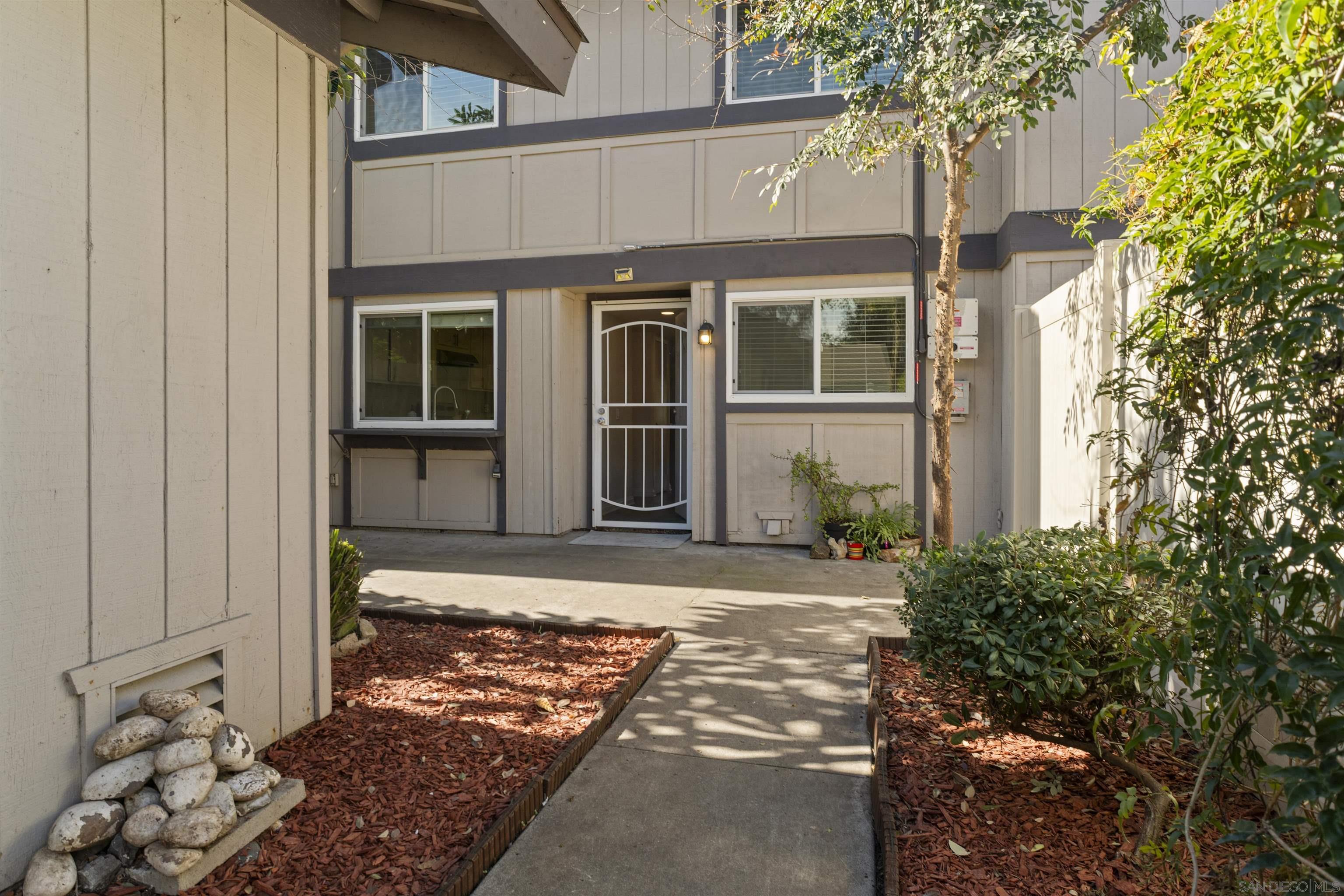 Detail Gallery Image 4 of 63 For 17368  Caminito Canasto, San Diego,  CA 92127 - 3 Beds | 2/1 Baths