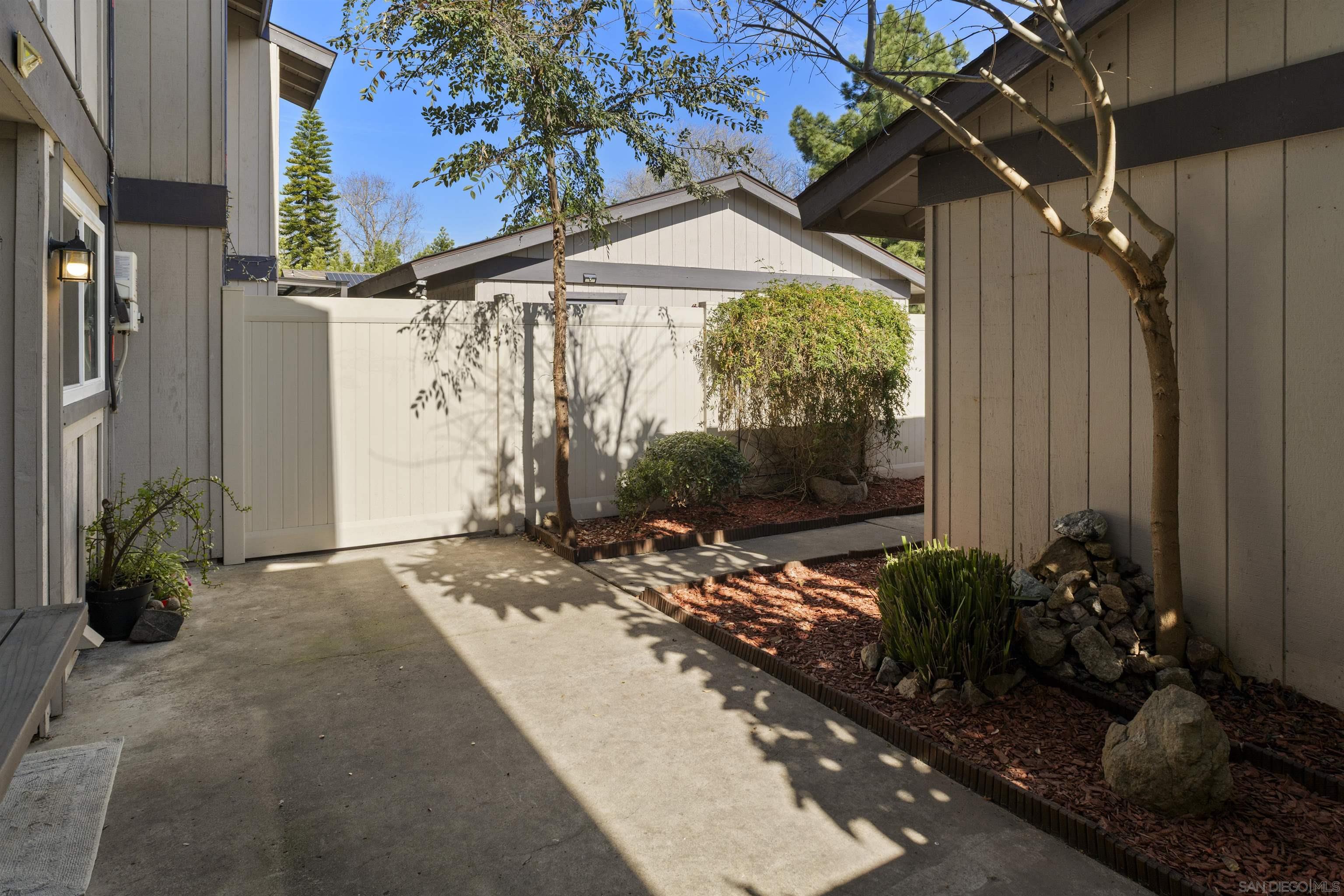 Detail Gallery Image 4 of 63 For 17368  Caminito Canasto, San Diego,  CA 92127 - 3 Beds | 2/1 Baths