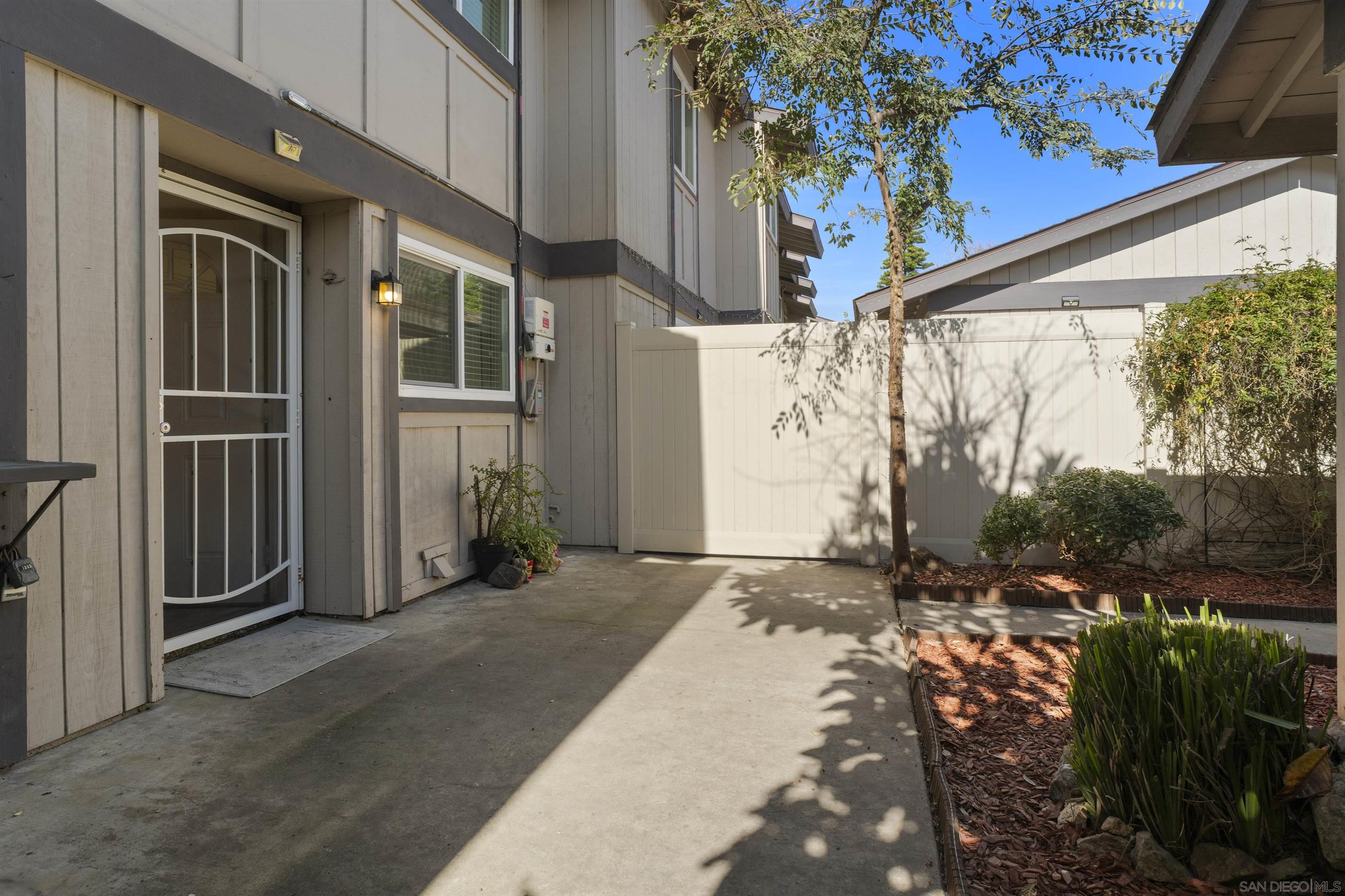 Detail Gallery Image 6 of 63 For 17368  Caminito Canasto, San Diego,  CA 92127 - 3 Beds | 2/1 Baths