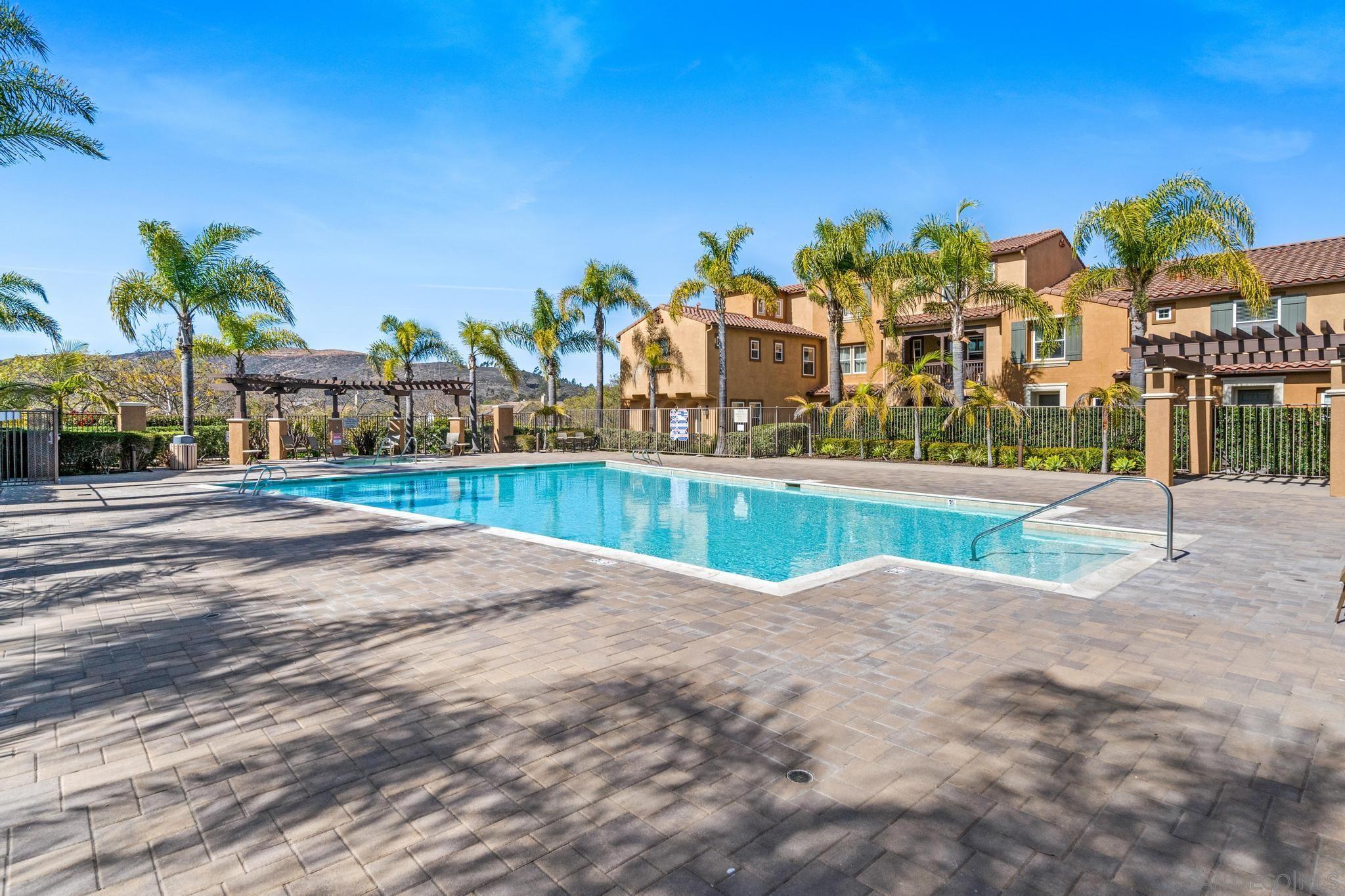 Detail Gallery Image 16 of 18 For 17071  Calle Trevino  #UNIT 8,  San Diego,  CA 92127 - 3 Beds | 2/1 Baths