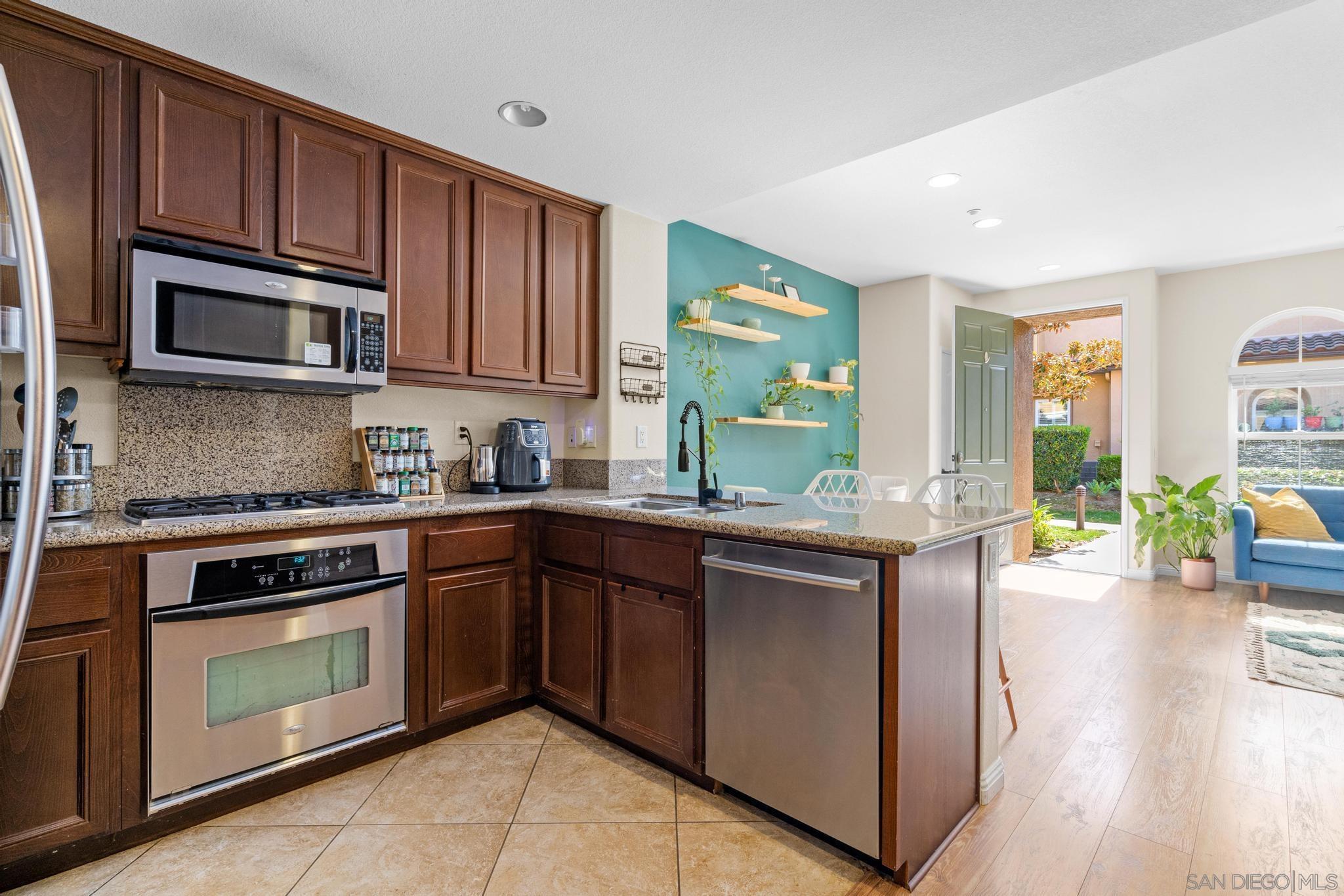 Detail Gallery Image 6 of 18 For 17071  Calle Trevino  #UNIT 8,  San Diego,  CA 92127 - 3 Beds | 2/1 Baths