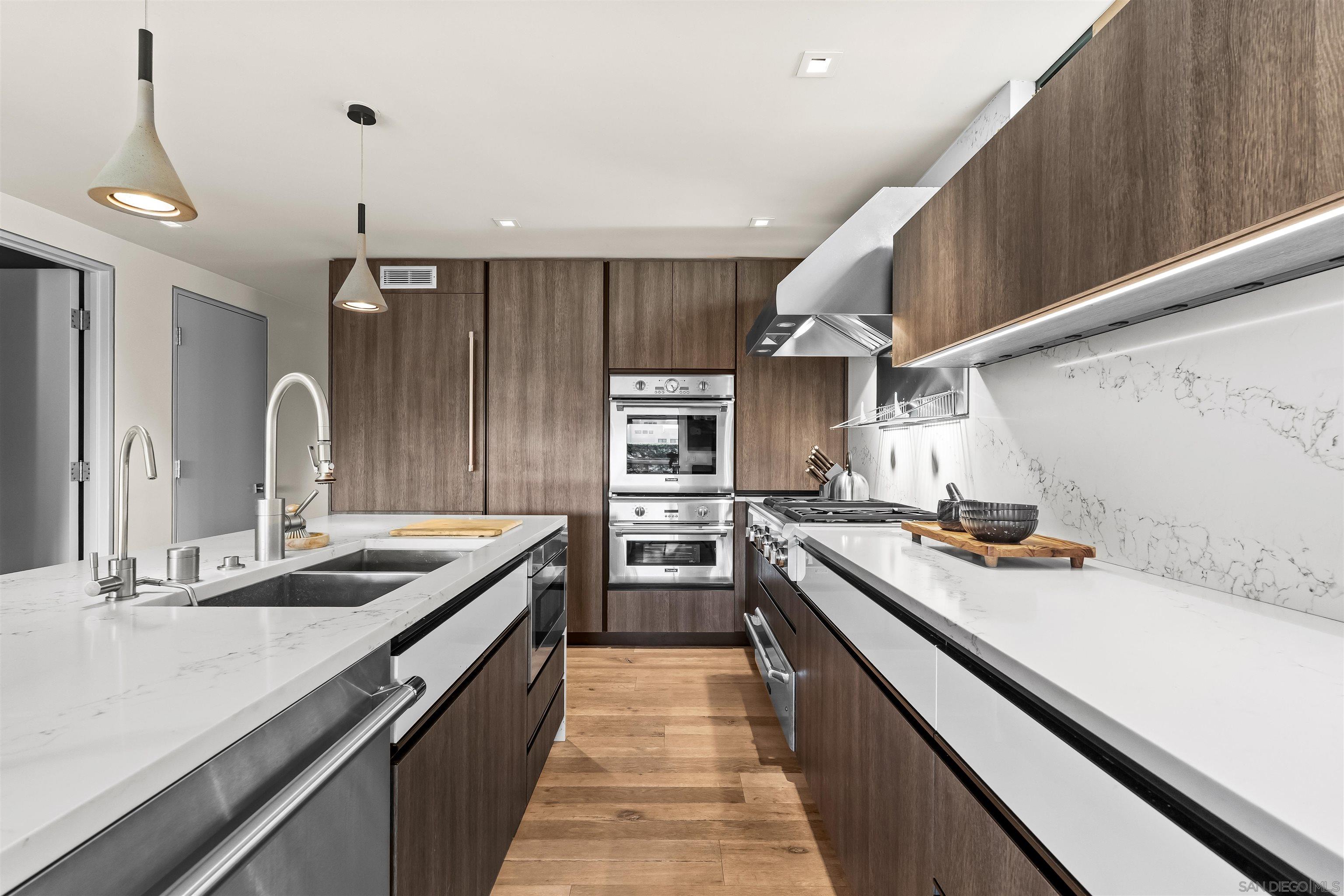 Detail Gallery Image 13 of 75 For 1715-17  Coast Blvd, Del Mar,  CA 92014 - 5 Beds | 4/1 Baths