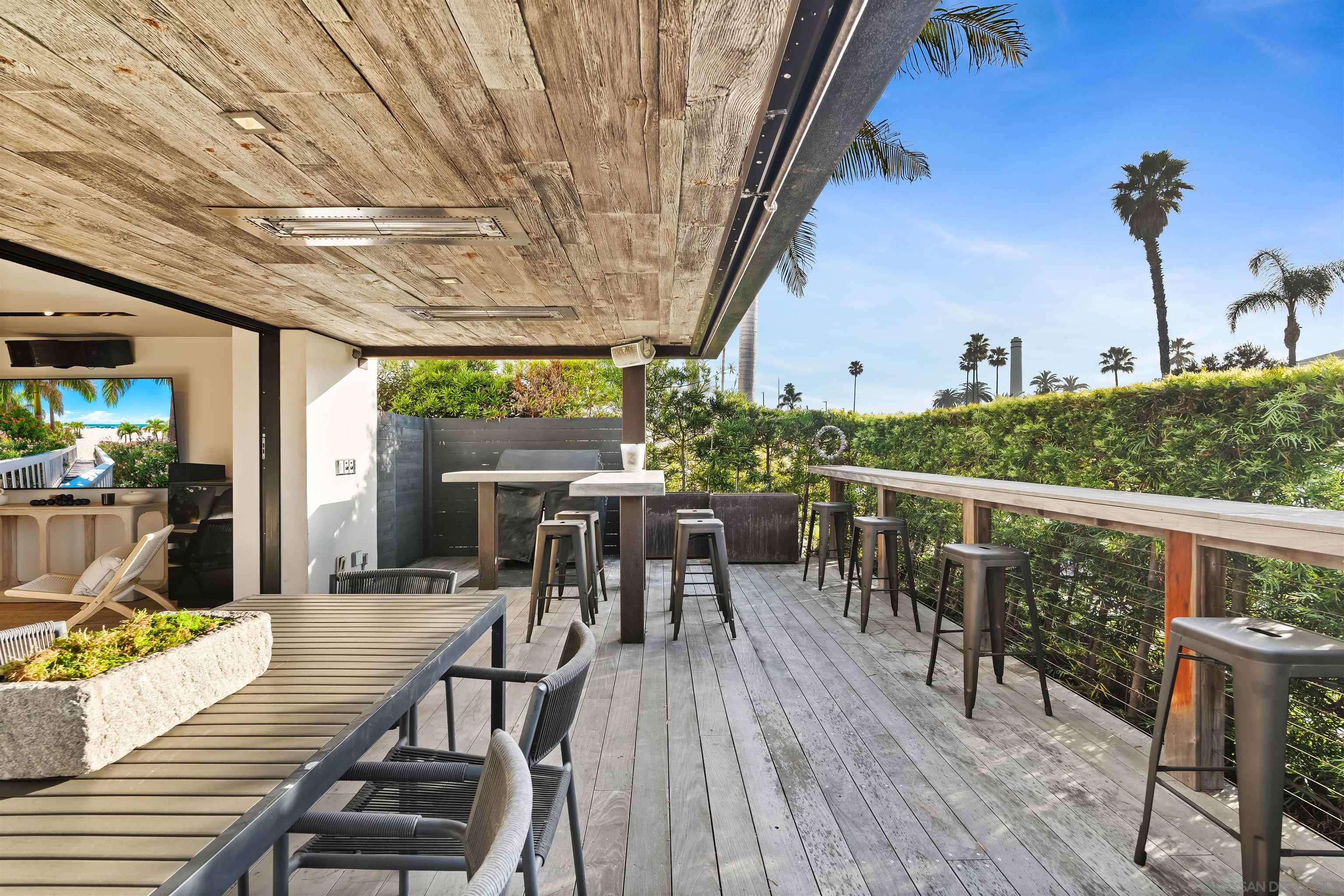 Detail Gallery Image 16 of 75 For 1715-17  Coast Blvd, Del Mar,  CA 92014 - 5 Beds | 4/1 Baths