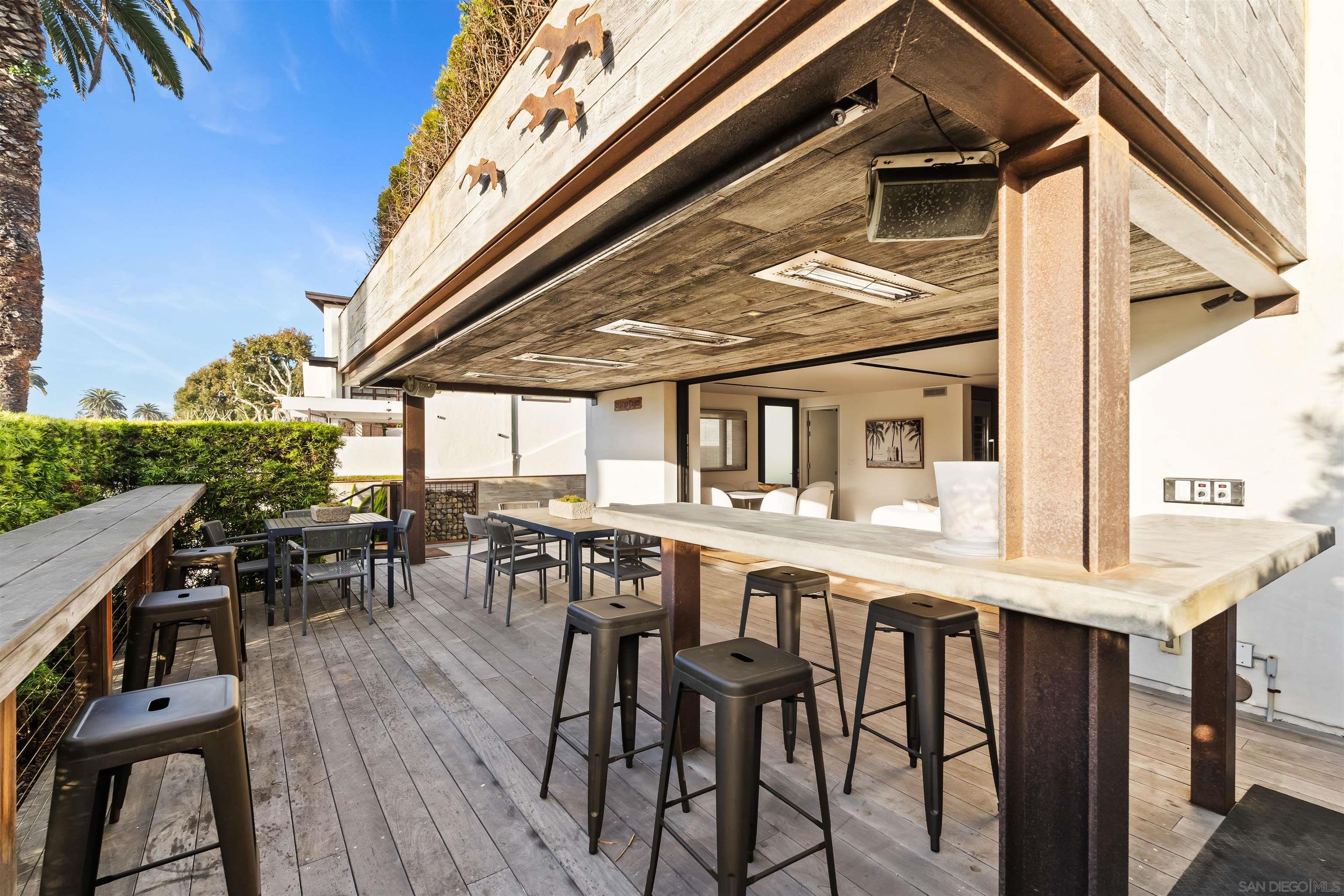 Detail Gallery Image 17 of 75 For 1715-17  Coast Blvd, Del Mar,  CA 92014 - 5 Beds | 4/1 Baths