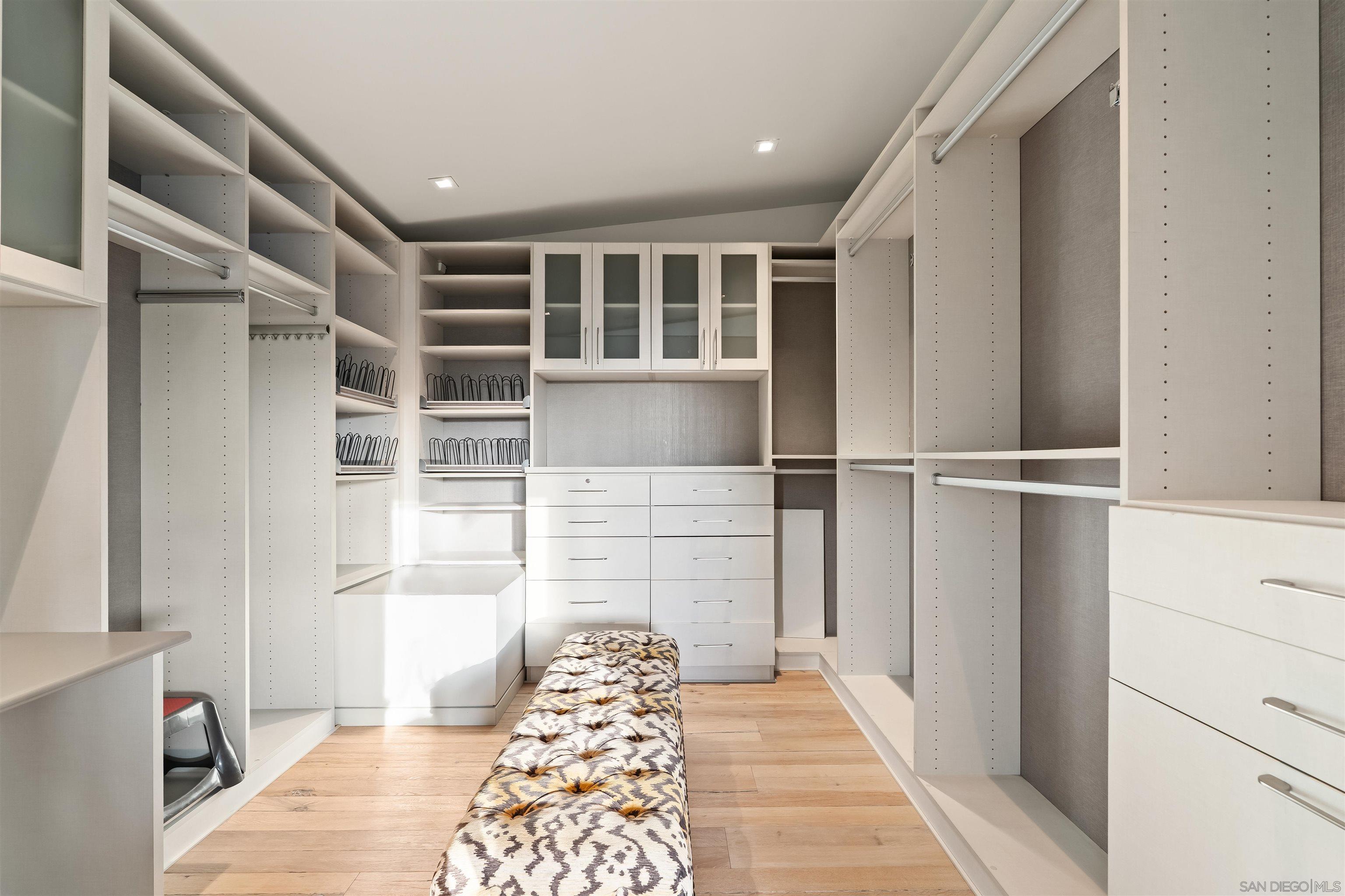 Detail Gallery Image 31 of 75 For 1715-17  Coast Blvd, Del Mar,  CA 92014 - 5 Beds | 4/1 Baths