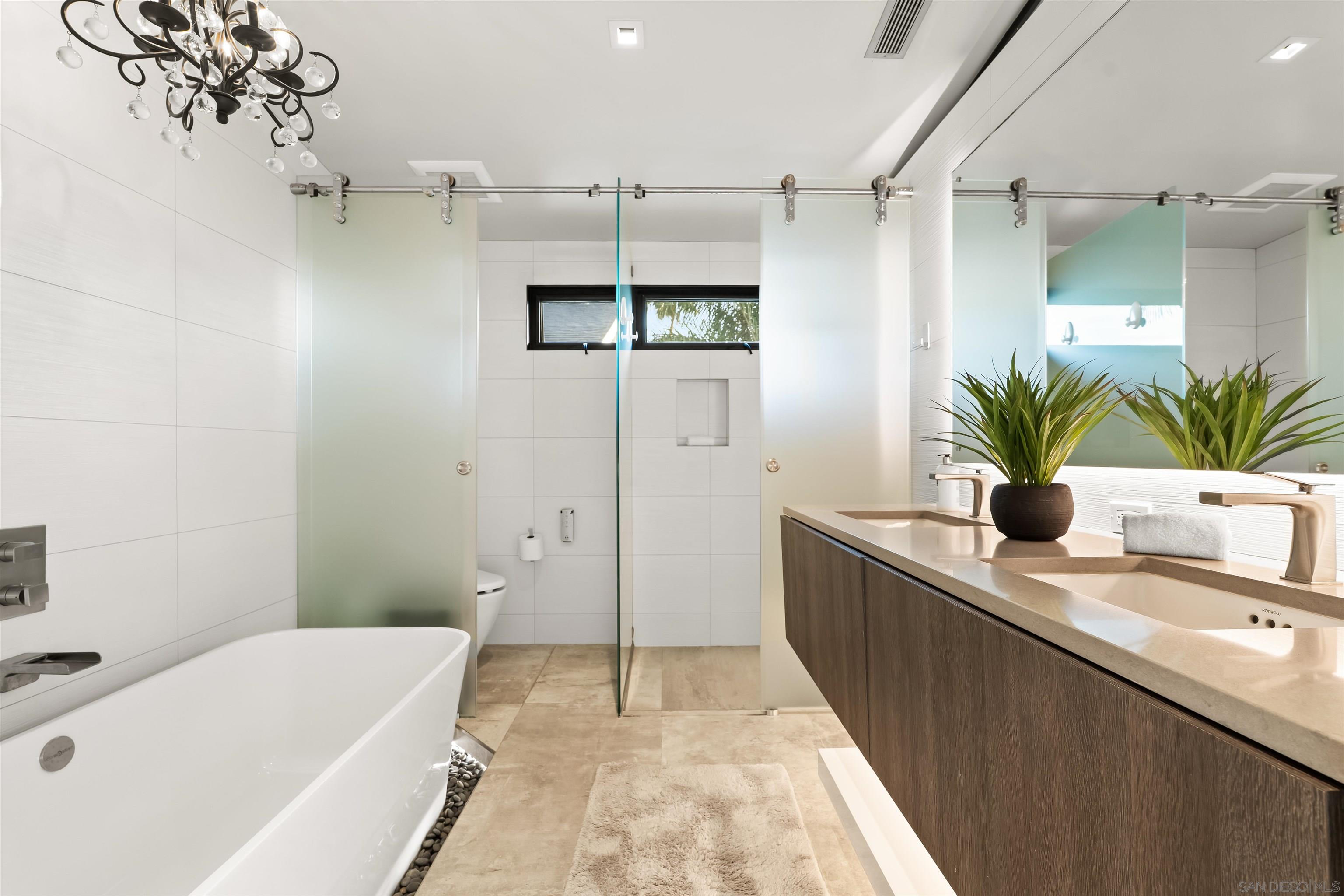 Detail Gallery Image 32 of 75 For 1715-17  Coast Blvd, Del Mar,  CA 92014 - 5 Beds | 4/1 Baths