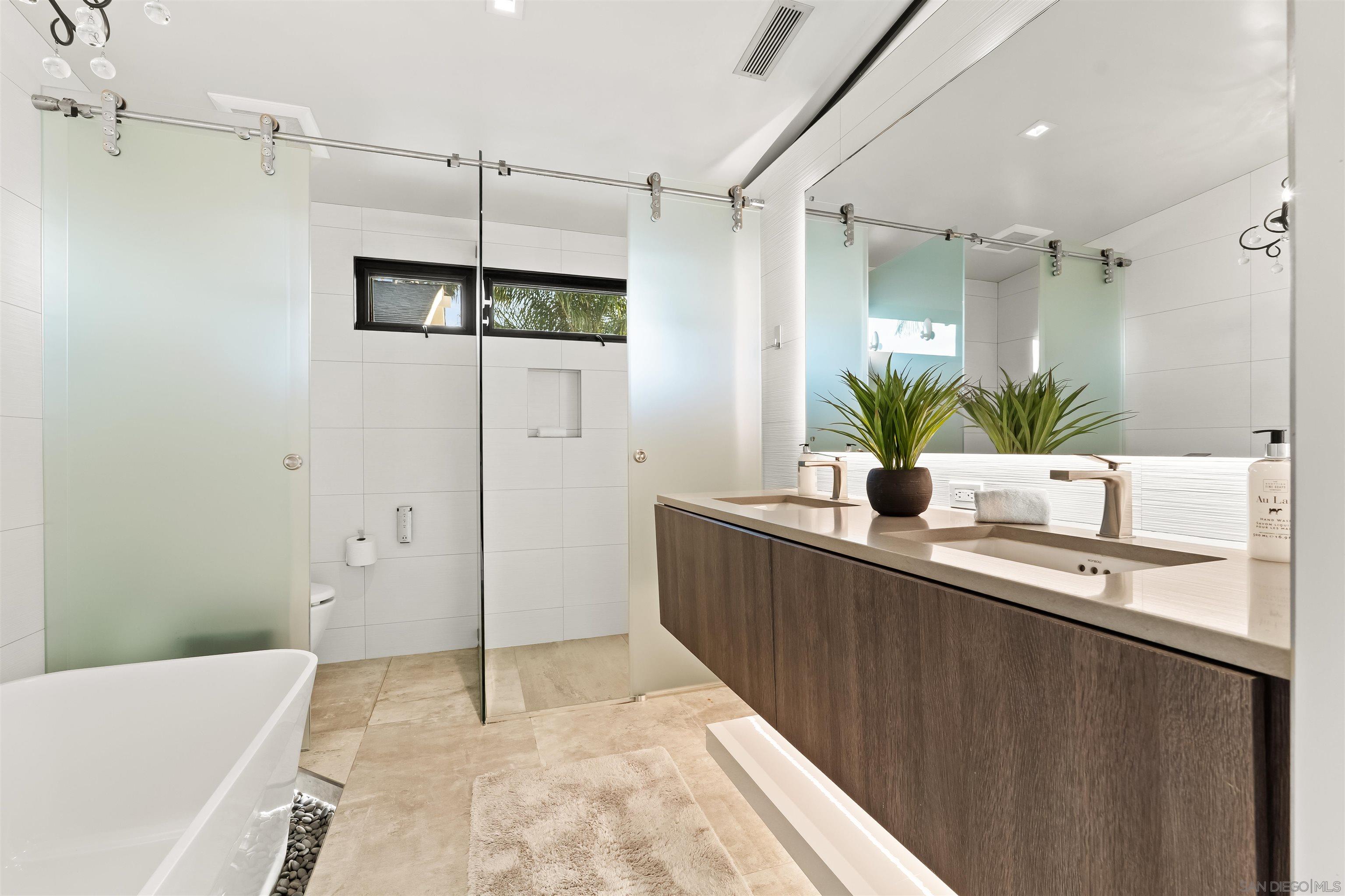 Detail Gallery Image 33 of 75 For 1715-17  Coast Blvd, Del Mar,  CA 92014 - 5 Beds | 4/1 Baths