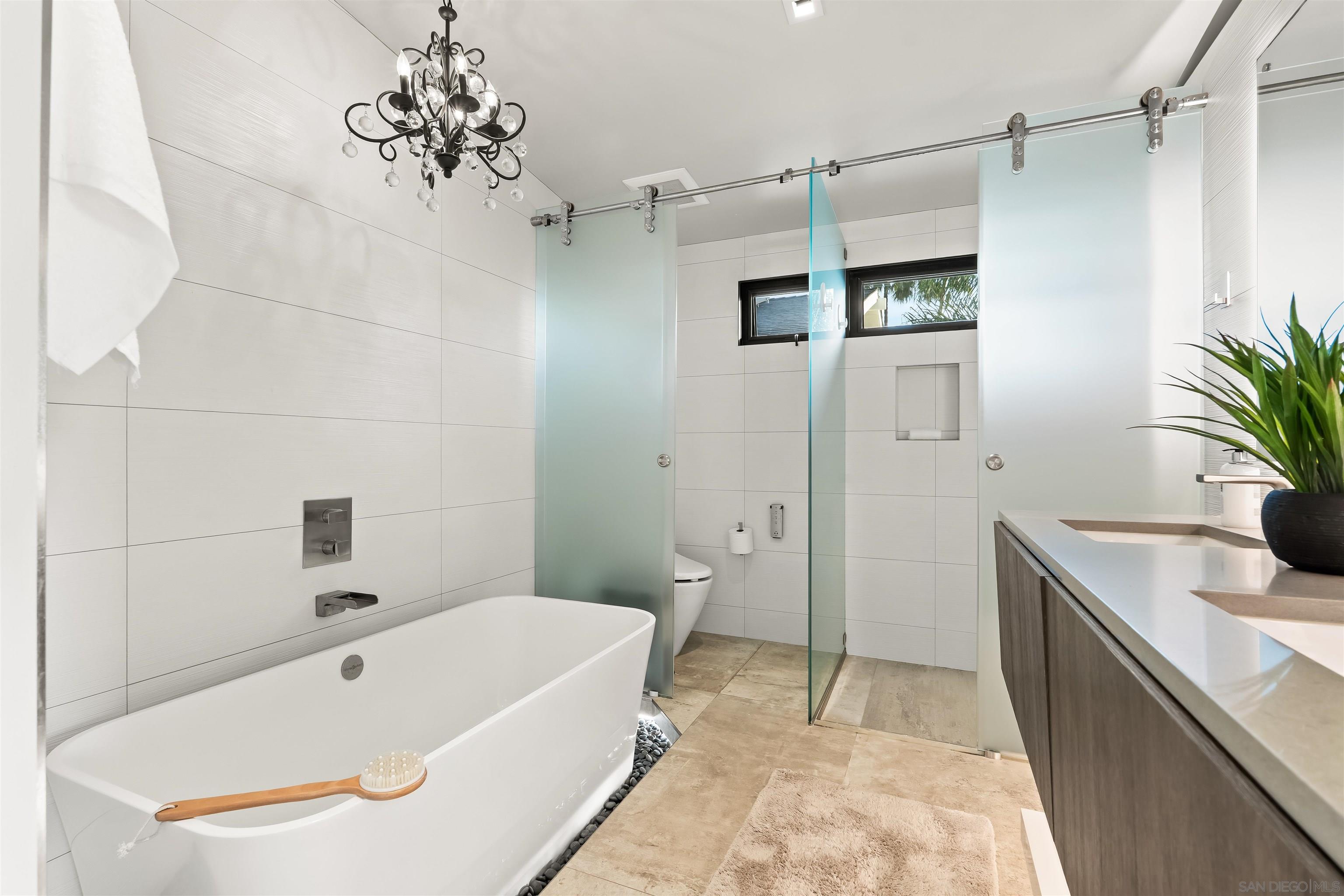 Detail Gallery Image 34 of 75 For 1715-17  Coast Blvd, Del Mar,  CA 92014 - 5 Beds | 4/1 Baths