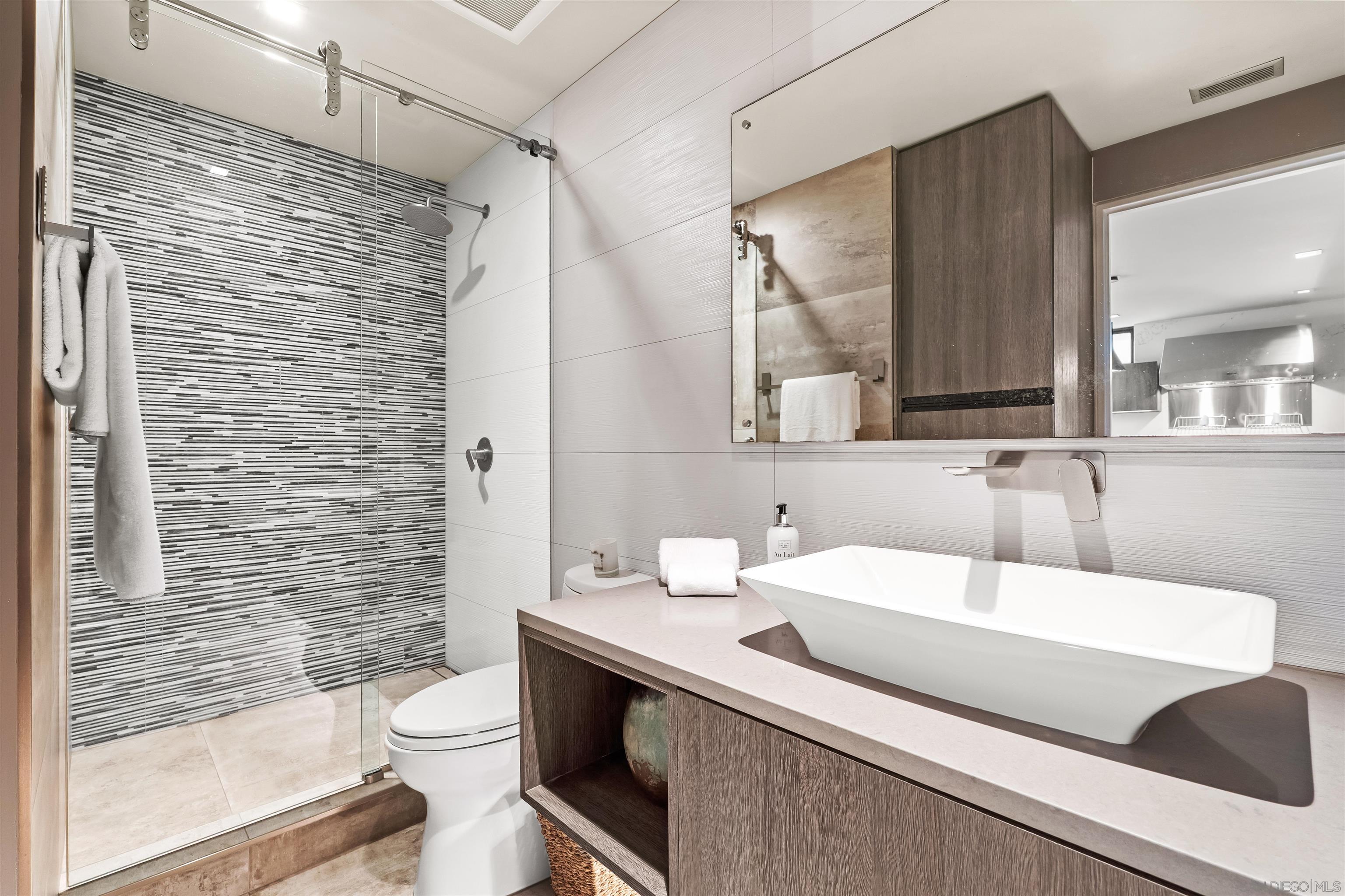 Detail Gallery Image 35 of 75 For 1715-17  Coast Blvd, Del Mar,  CA 92014 - 5 Beds | 4/1 Baths