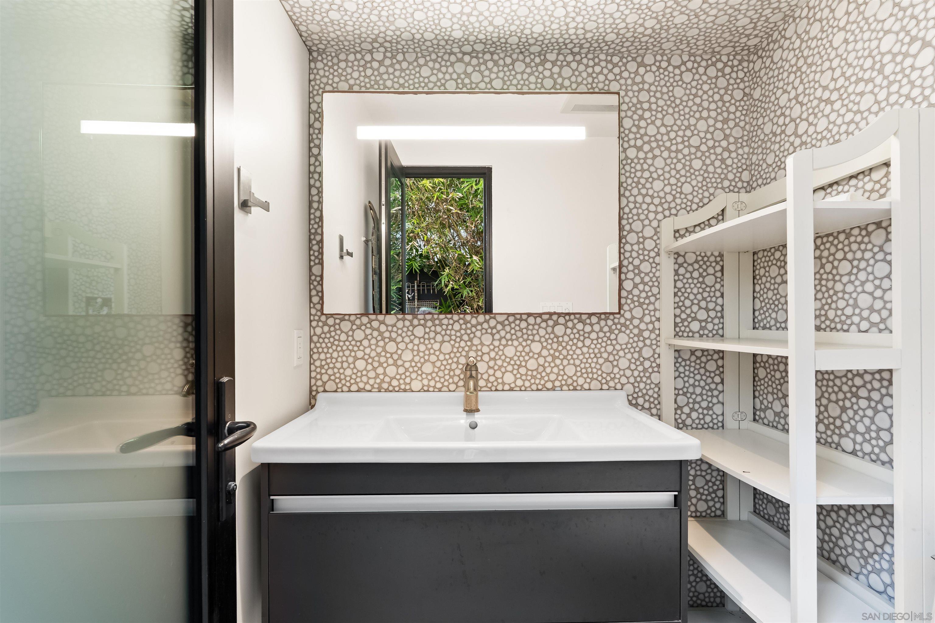 Detail Gallery Image 39 of 75 For 1715-17  Coast Blvd, Del Mar,  CA 92014 - 5 Beds | 4/1 Baths