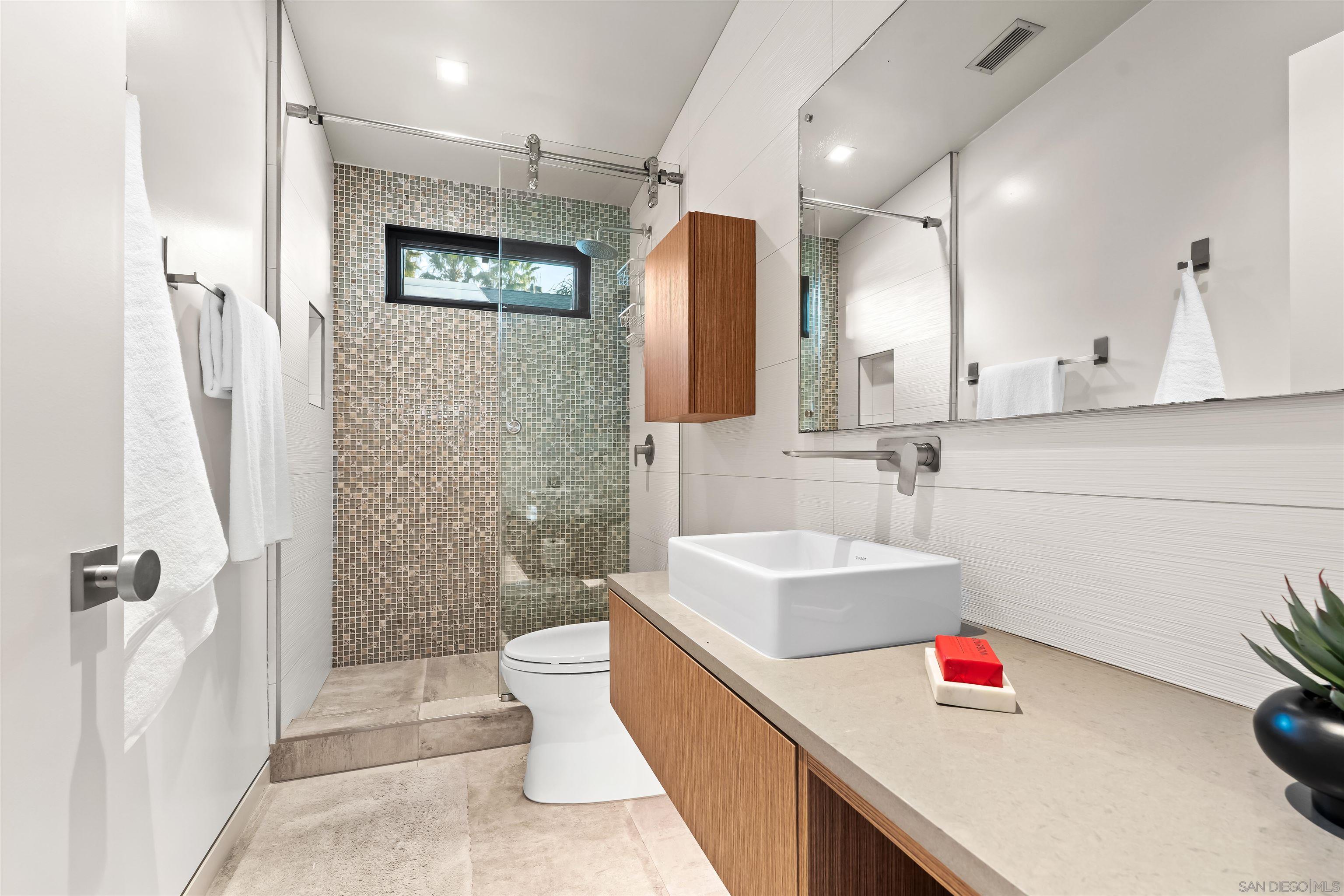 Detail Gallery Image 40 of 75 For 1715-17  Coast Blvd, Del Mar,  CA 92014 - 5 Beds | 4/1 Baths