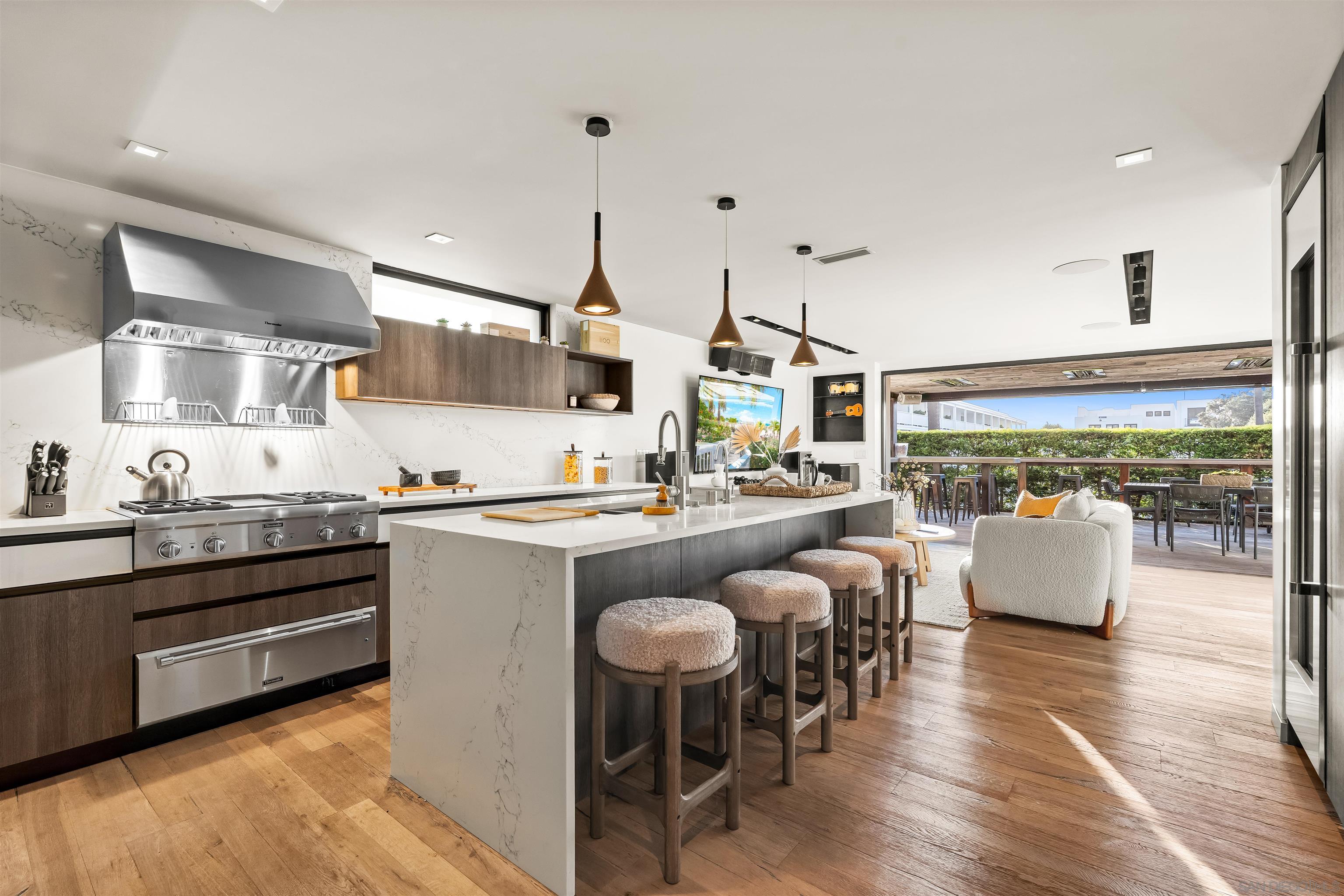 Detail Gallery Image 5 of 75 For 1715-17  Coast Blvd, Del Mar,  CA 92014 - 5 Beds | 4/1 Baths