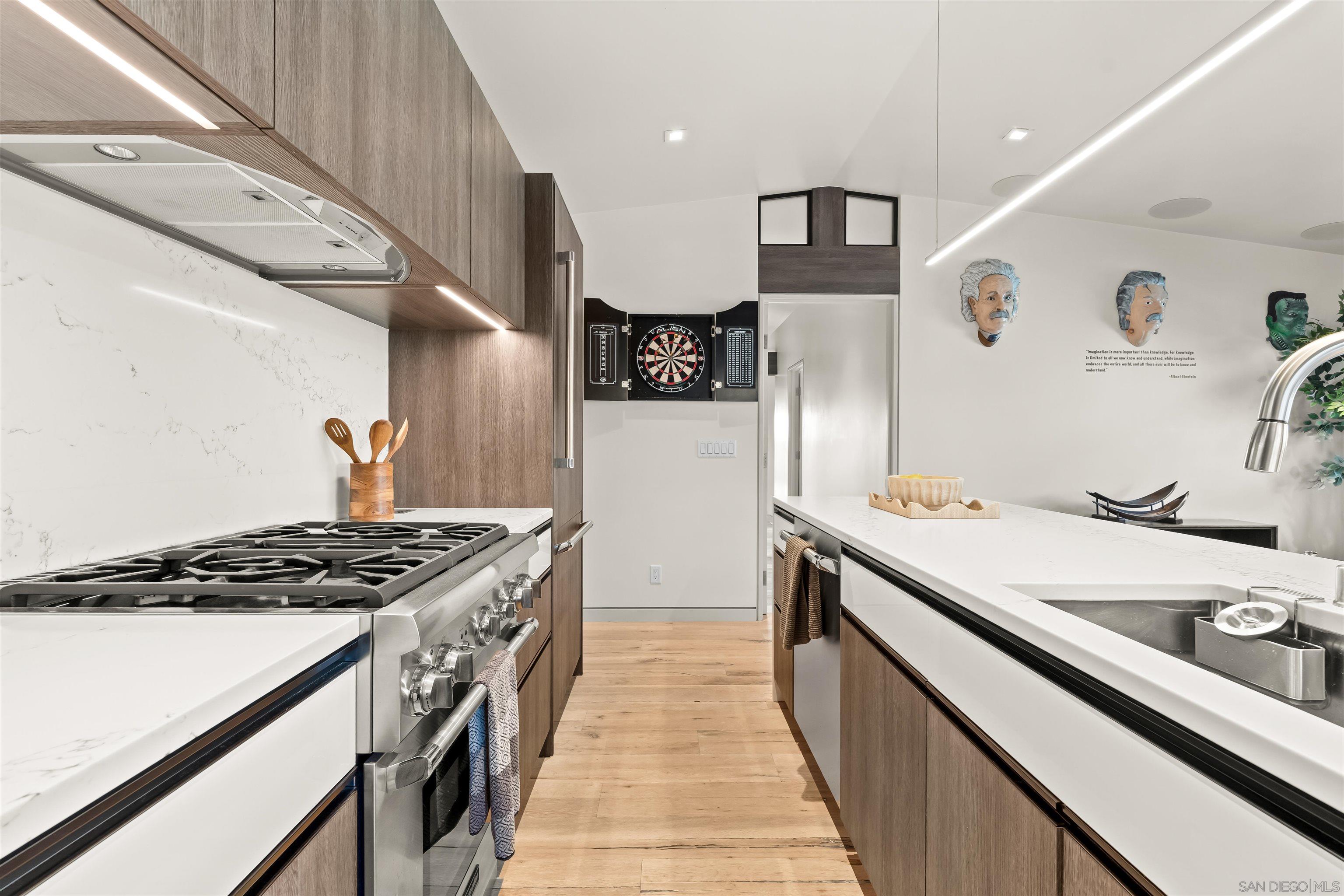 Detail Gallery Image 49 of 75 For 1715-17  Coast Blvd, Del Mar,  CA 92014 - 5 Beds | 4/1 Baths