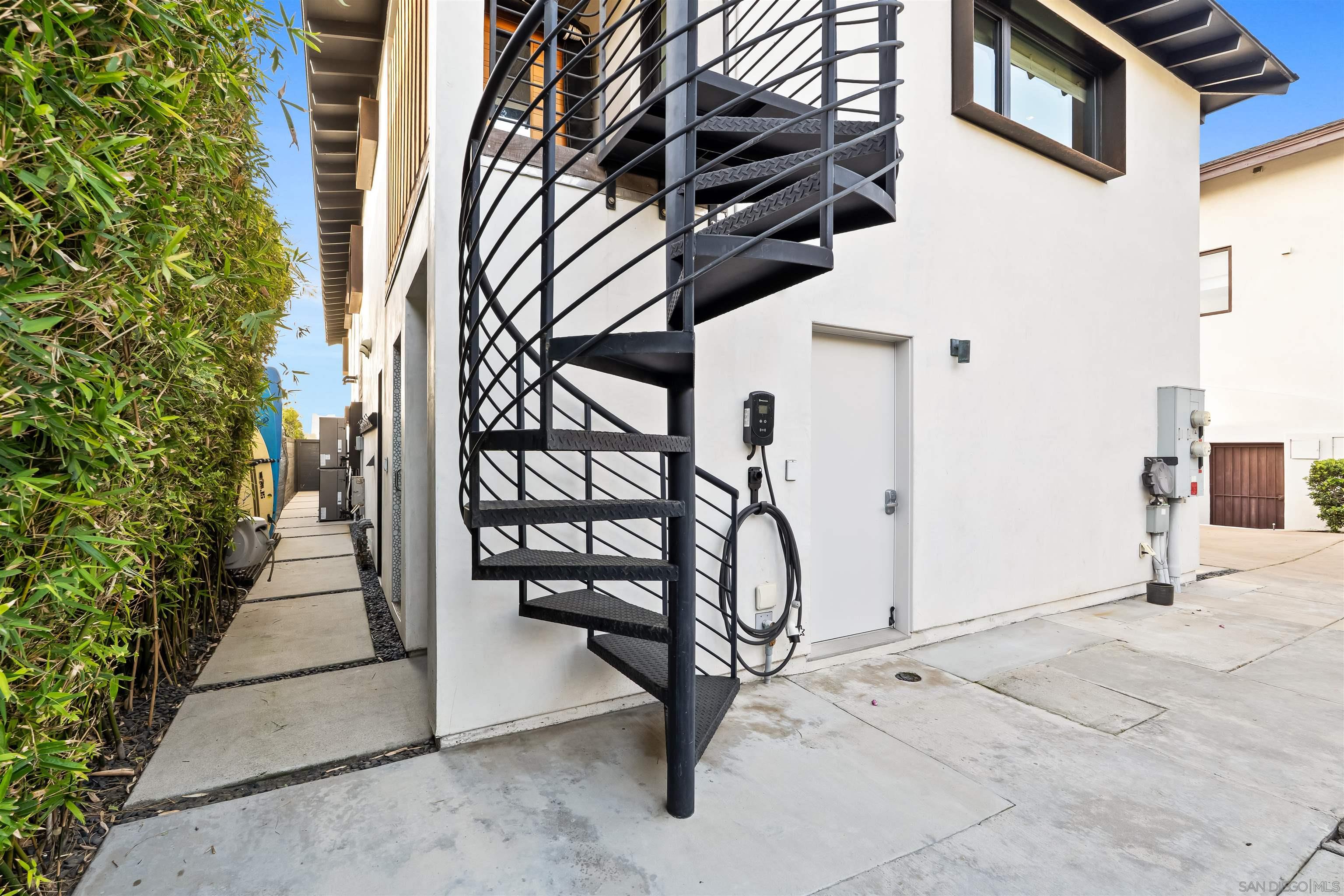 Detail Gallery Image 53 of 75 For 1715-17  Coast Blvd, Del Mar,  CA 92014 - 5 Beds | 4/1 Baths