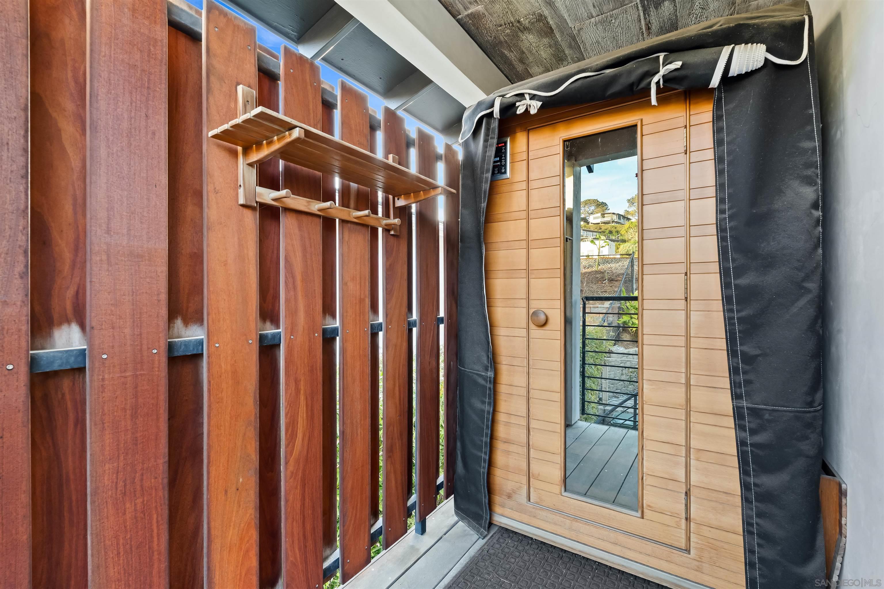Detail Gallery Image 66 of 75 For 1715-17  Coast Blvd, Del Mar,  CA 92014 - 5 Beds | 4/1 Baths