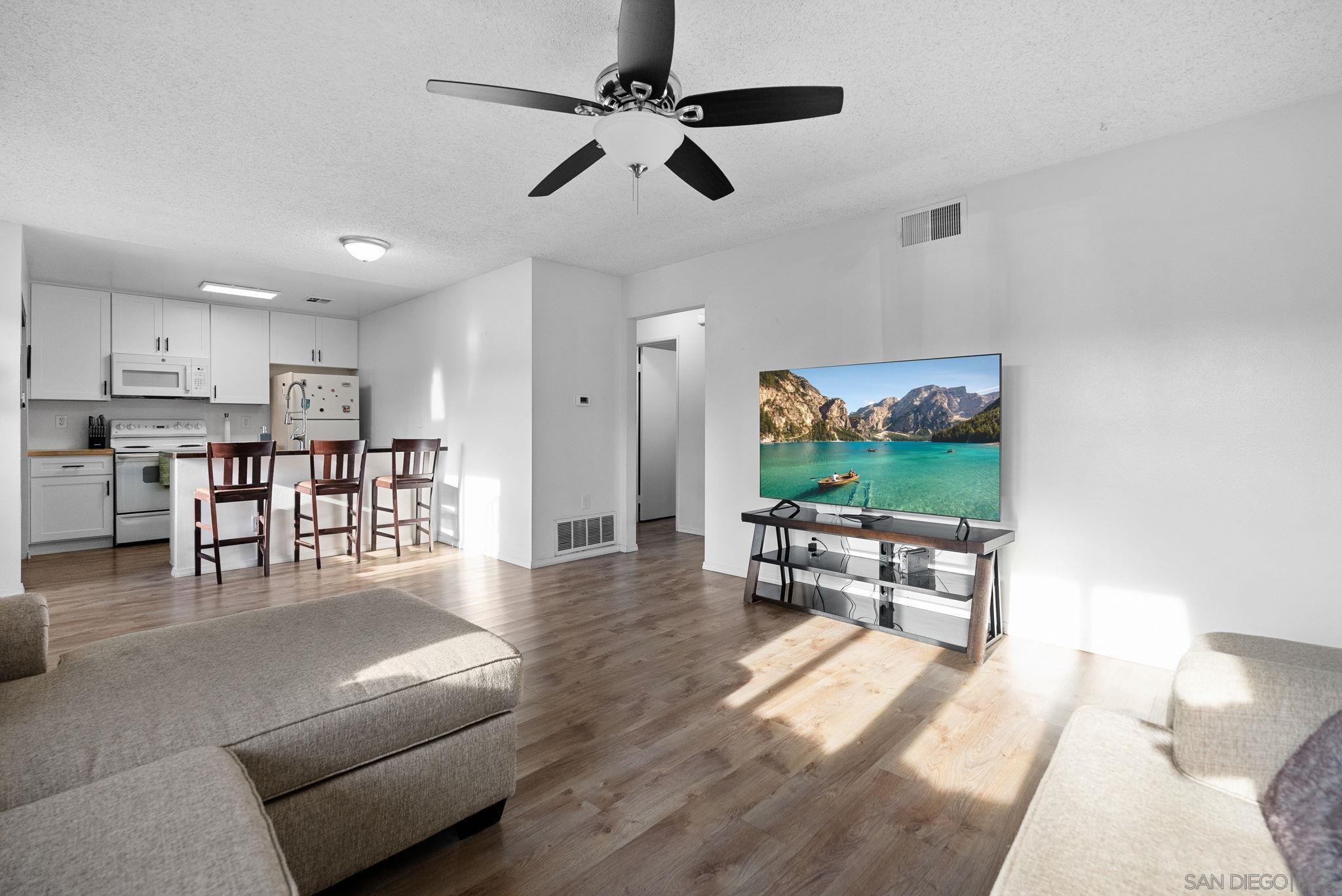 Detail Gallery Image 5 of 32 For 12156  Wintergreen Dr  #1,  Lakeside,  CA 92040 - 2 Beds | 1 Baths