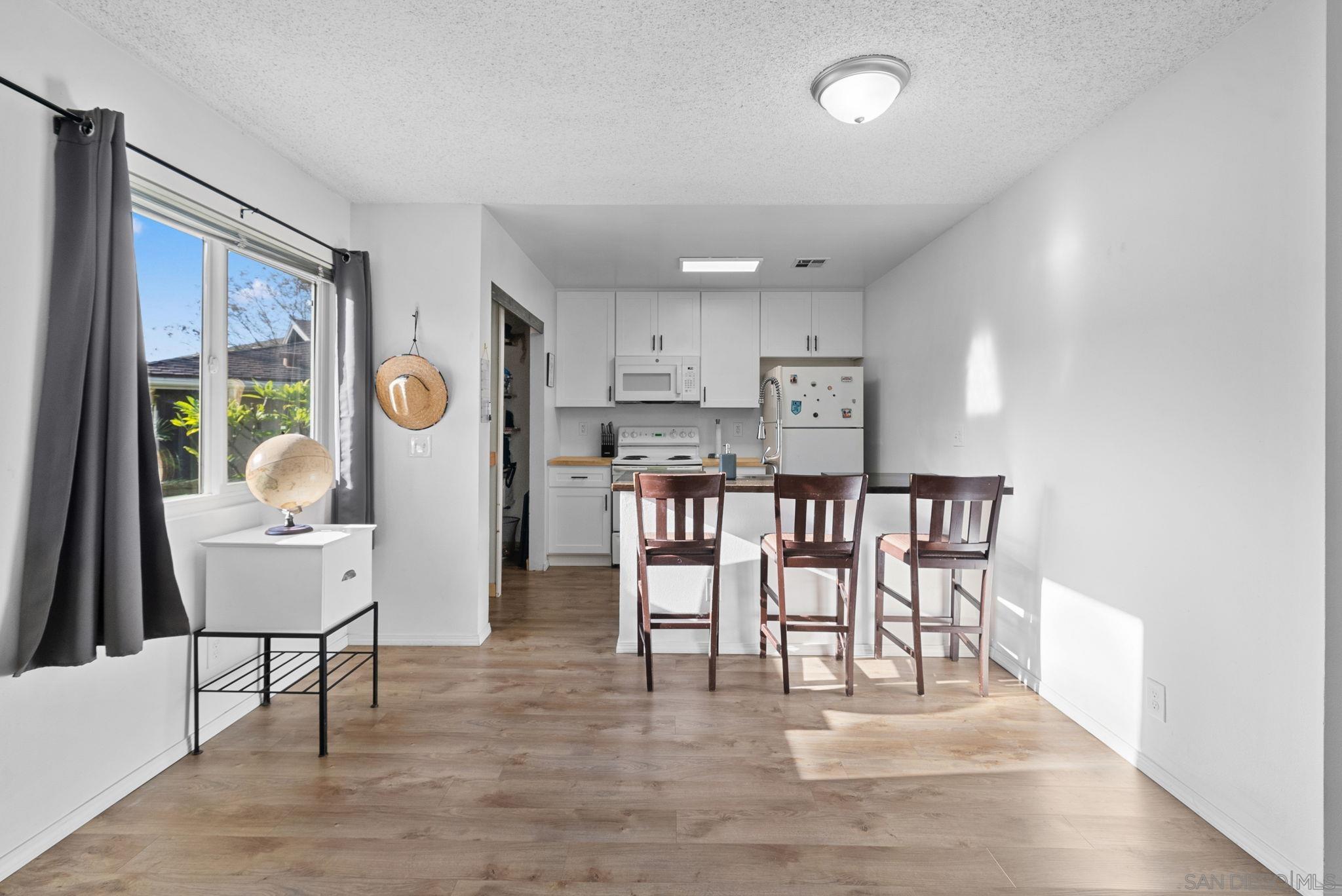 Detail Gallery Image 7 of 32 For 12156  Wintergreen Dr  #1,  Lakeside,  CA 92040 - 2 Beds | 1 Baths