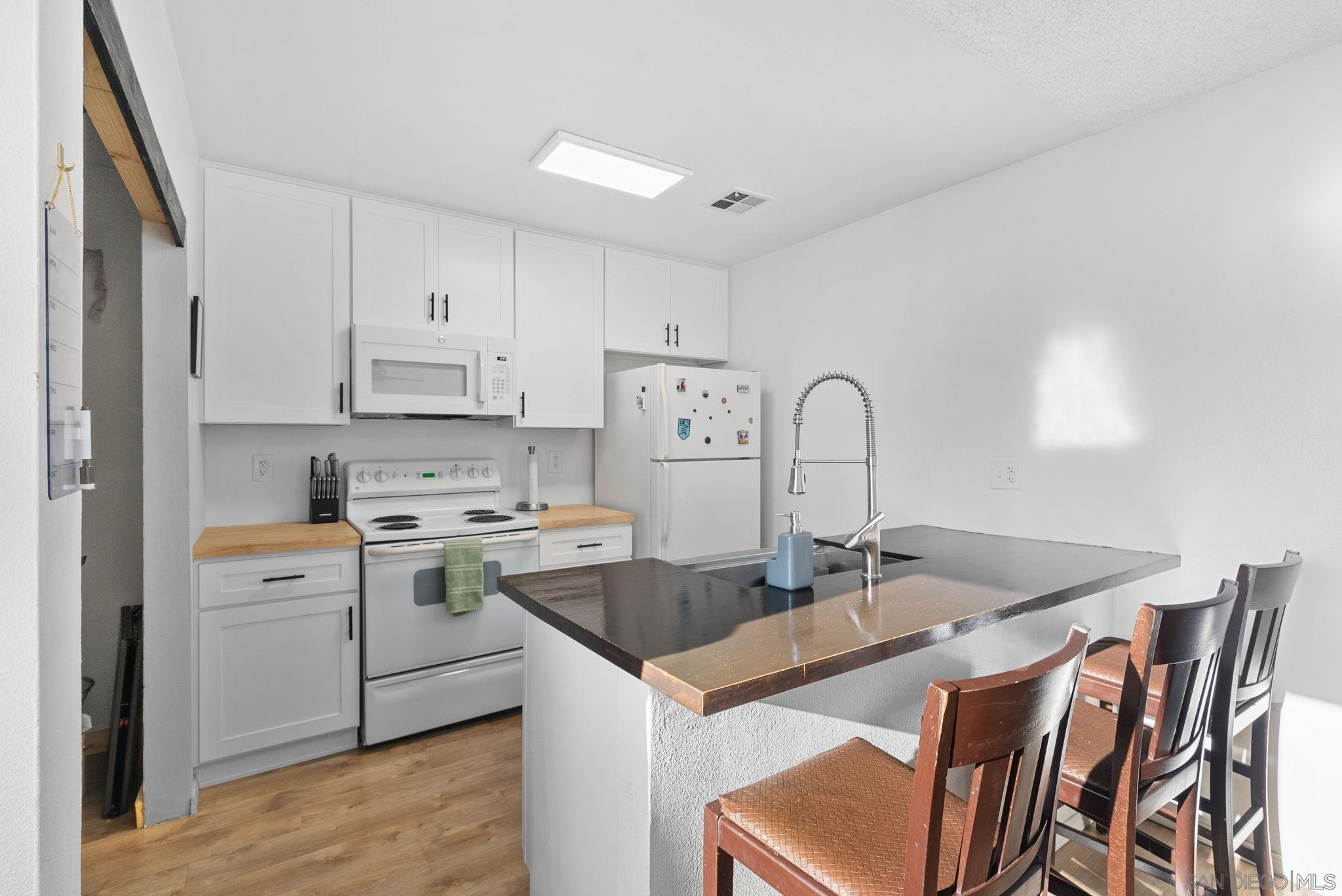 Detail Gallery Image 10 of 32 For 12156  Wintergreen Dr  #1,  Lakeside,  CA 92040 - 2 Beds | 1 Baths