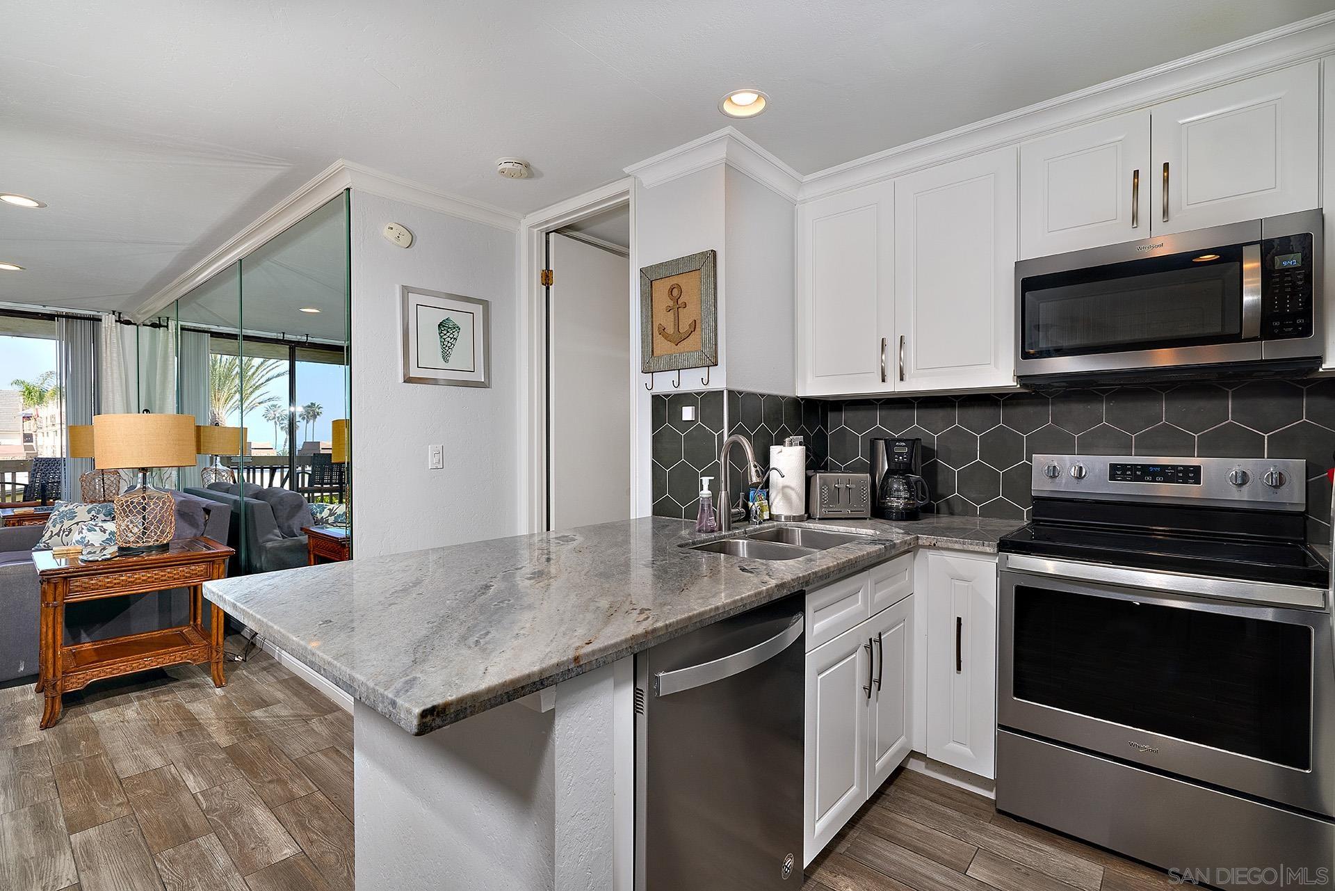 Detail Gallery Image 6 of 37 For 999 N Pacific St  #B103,  Oceanside,  CA 92054 - 1 Beds | 1 Baths