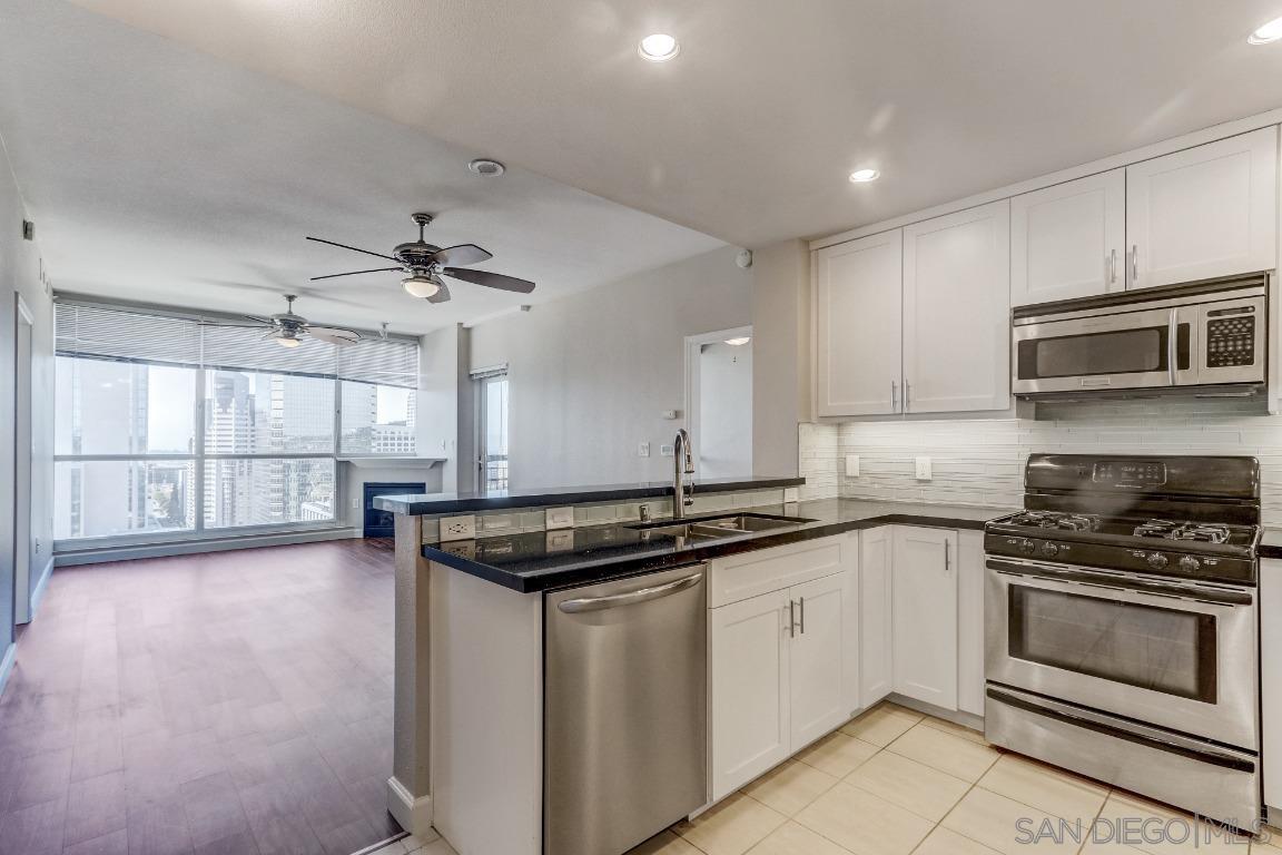 Detail Gallery Image 8 of 28 For 300  W Beech St  2101, San Diego,  CA 92101 - 2 Beds | 2 Baths