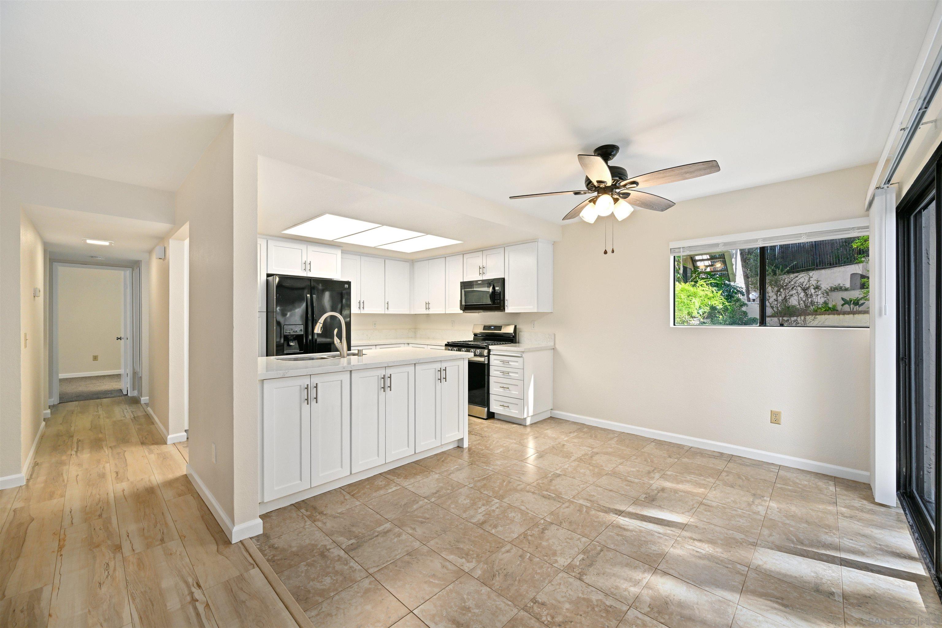 Detail Gallery Image 11 of 30 For 317 N Melrose Dr  #G,  Vista,  CA 92083 - 2 Beds | 2 Baths