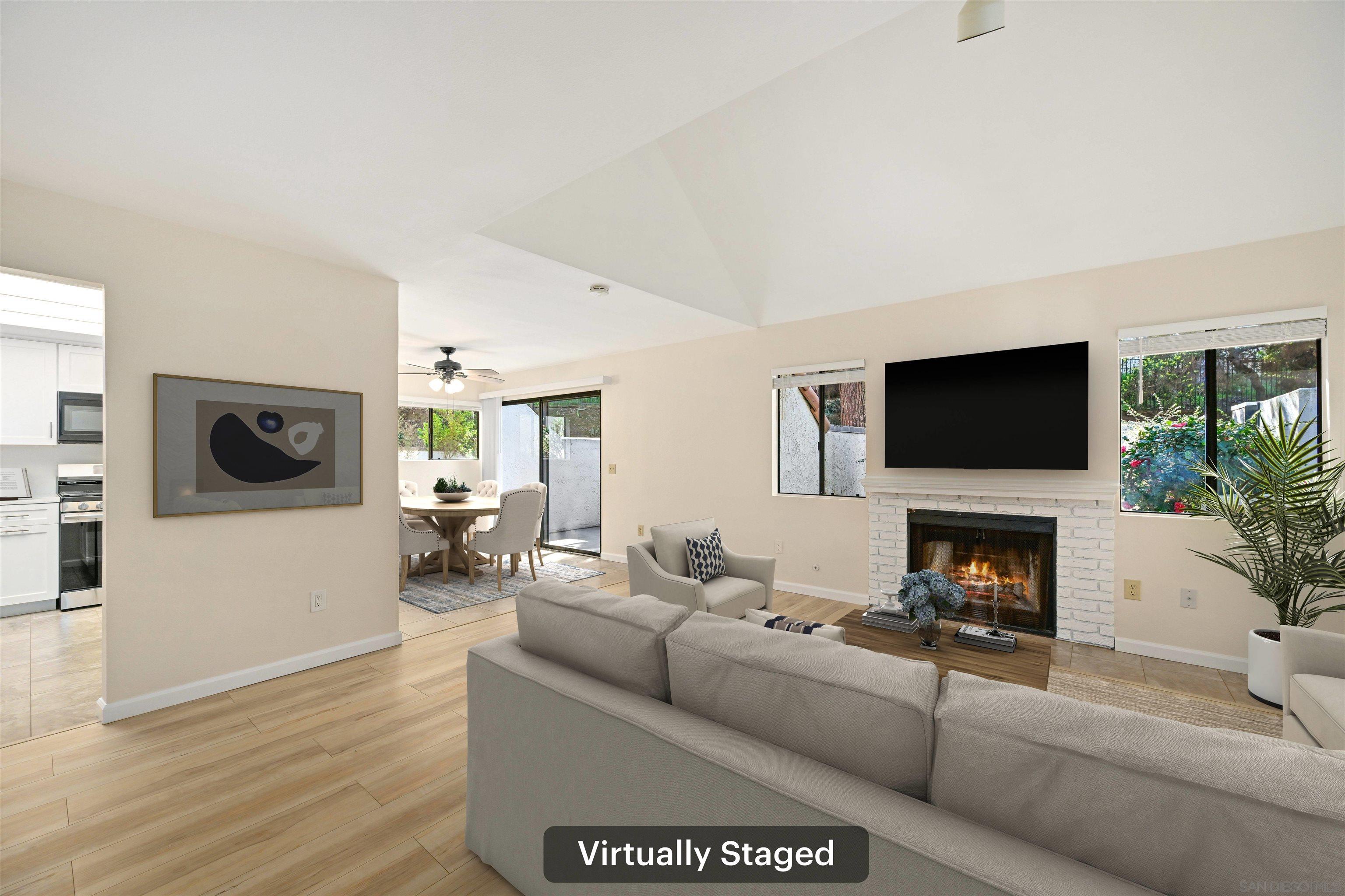 Detail Gallery Image 3 of 30 For 317 N Melrose Dr  #G,  Vista,  CA 92083 - 2 Beds | 2 Baths