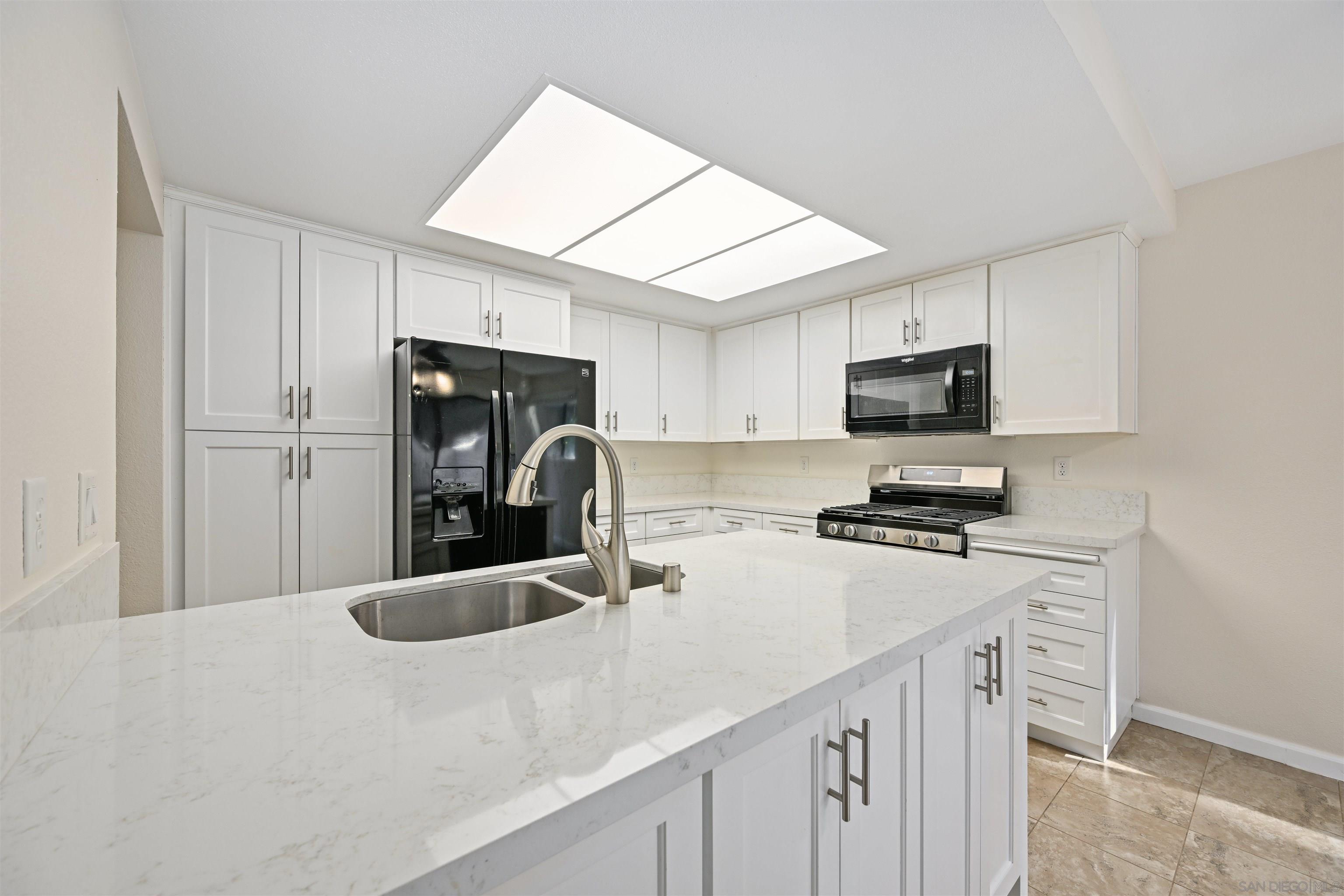 Detail Gallery Image 9 of 30 For 317 N Melrose Dr  #G,  Vista,  CA 92083 - 2 Beds | 2 Baths