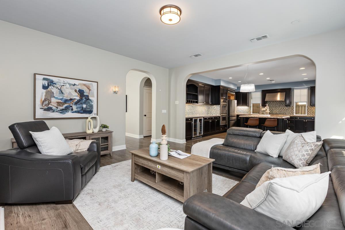 Detail Gallery Image 12 of 45 For 15639  via Montecristo, San Diego,  CA 92127 - 4 Beds | 3/1 Baths