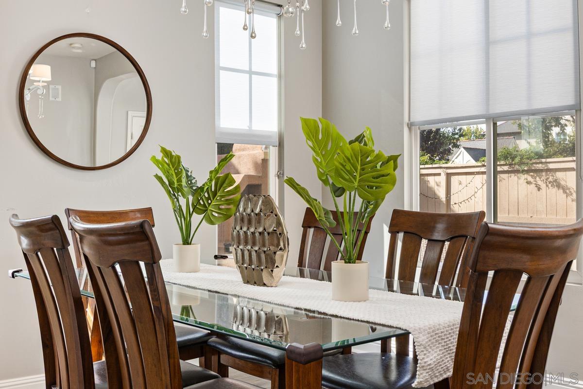 Detail Gallery Image 7 of 45 For 15639  via Montecristo, San Diego,  CA 92127 - 4 Beds | 3/1 Baths