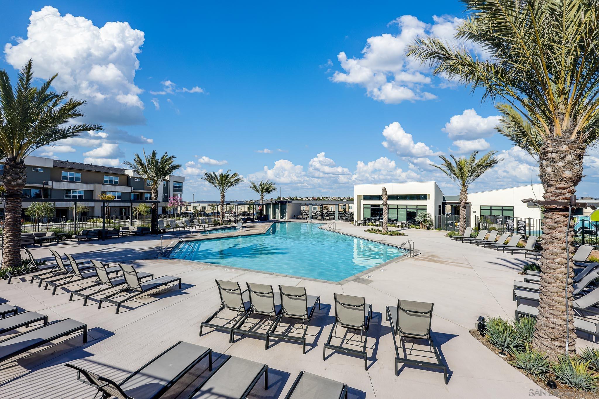 Detail Gallery Image 3 of 51 For 766  Jilian St  #2,  Chula Vista,  CA 91911 - 3 Beds | 2/1 Baths