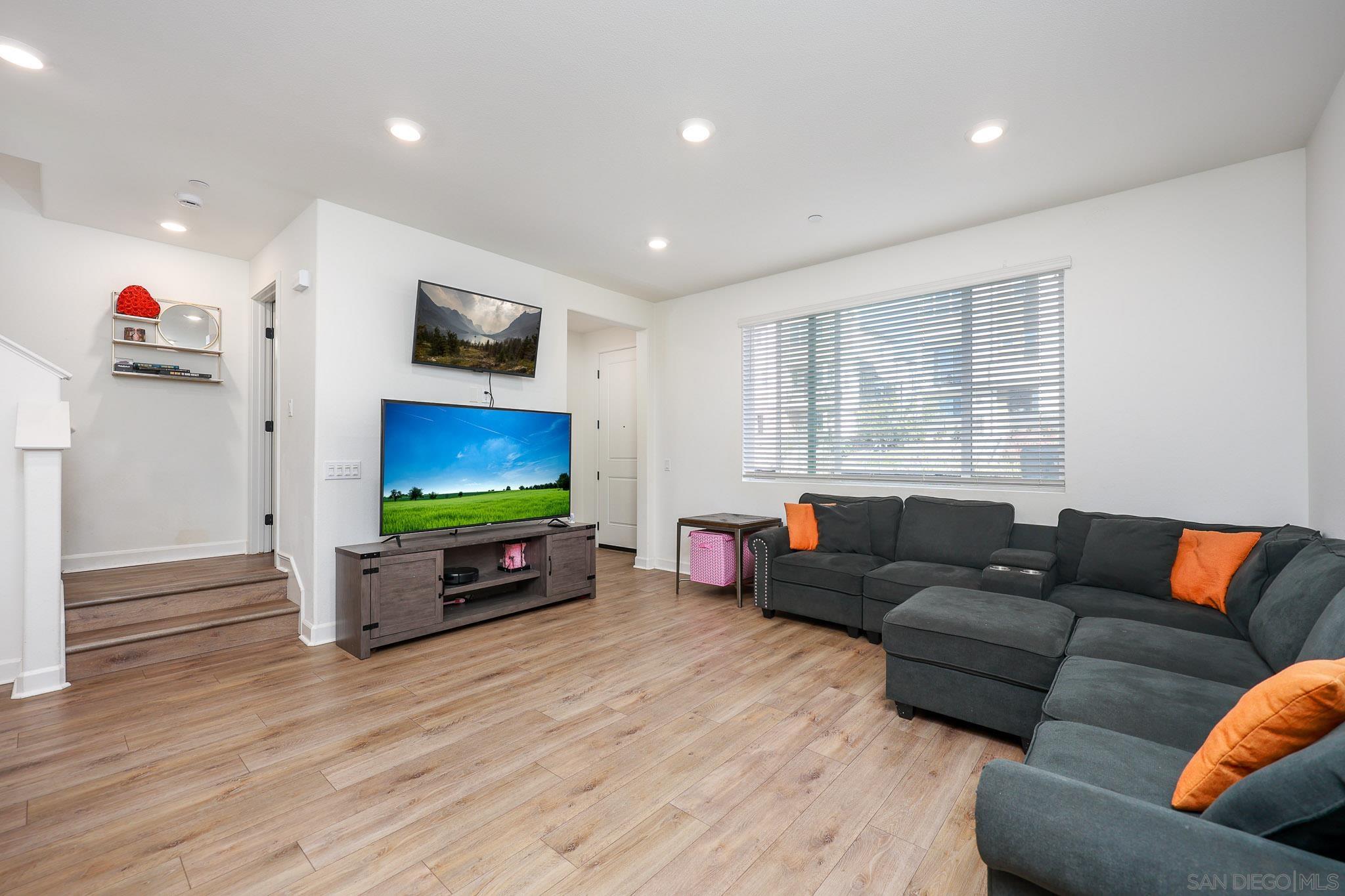 Detail Gallery Image 7 of 51 For 766  Jilian St  #2,  Chula Vista,  CA 91911 - 3 Beds | 2/1 Baths