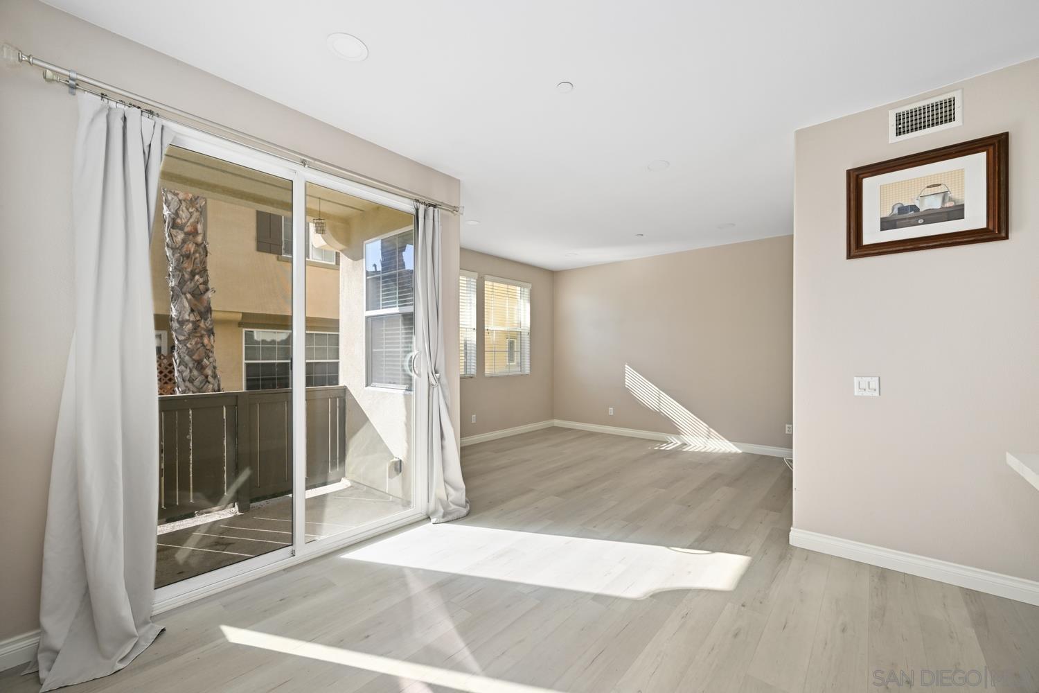 Detail Gallery Image 12 of 30 For 5074  Cascade Way  #102,  Oceanside,  CA 92057 - 2 Beds | 2/1 Baths