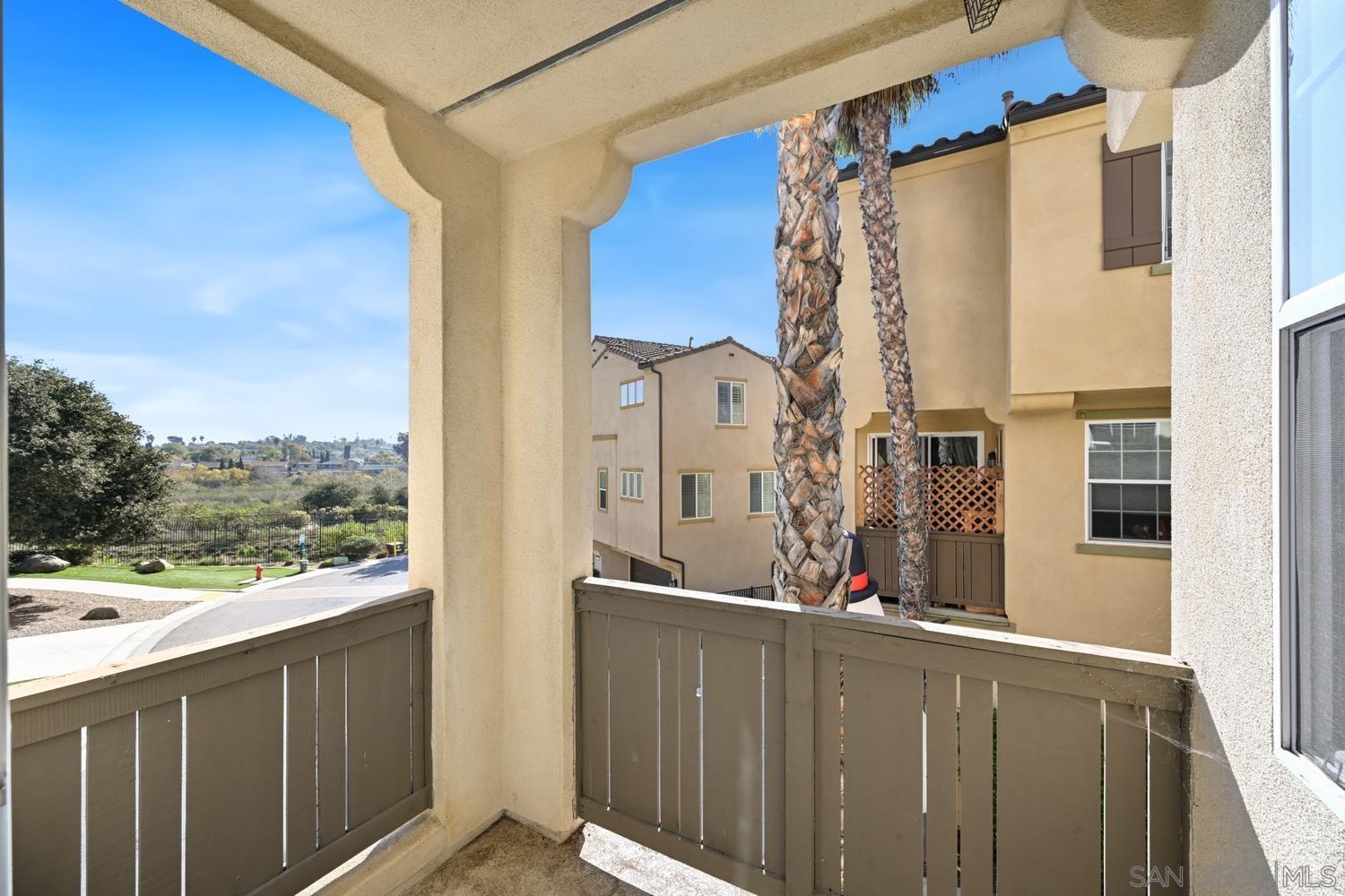 Detail Gallery Image 13 of 30 For 5074  Cascade Way  #102,  Oceanside,  CA 92057 - 2 Beds | 2/1 Baths