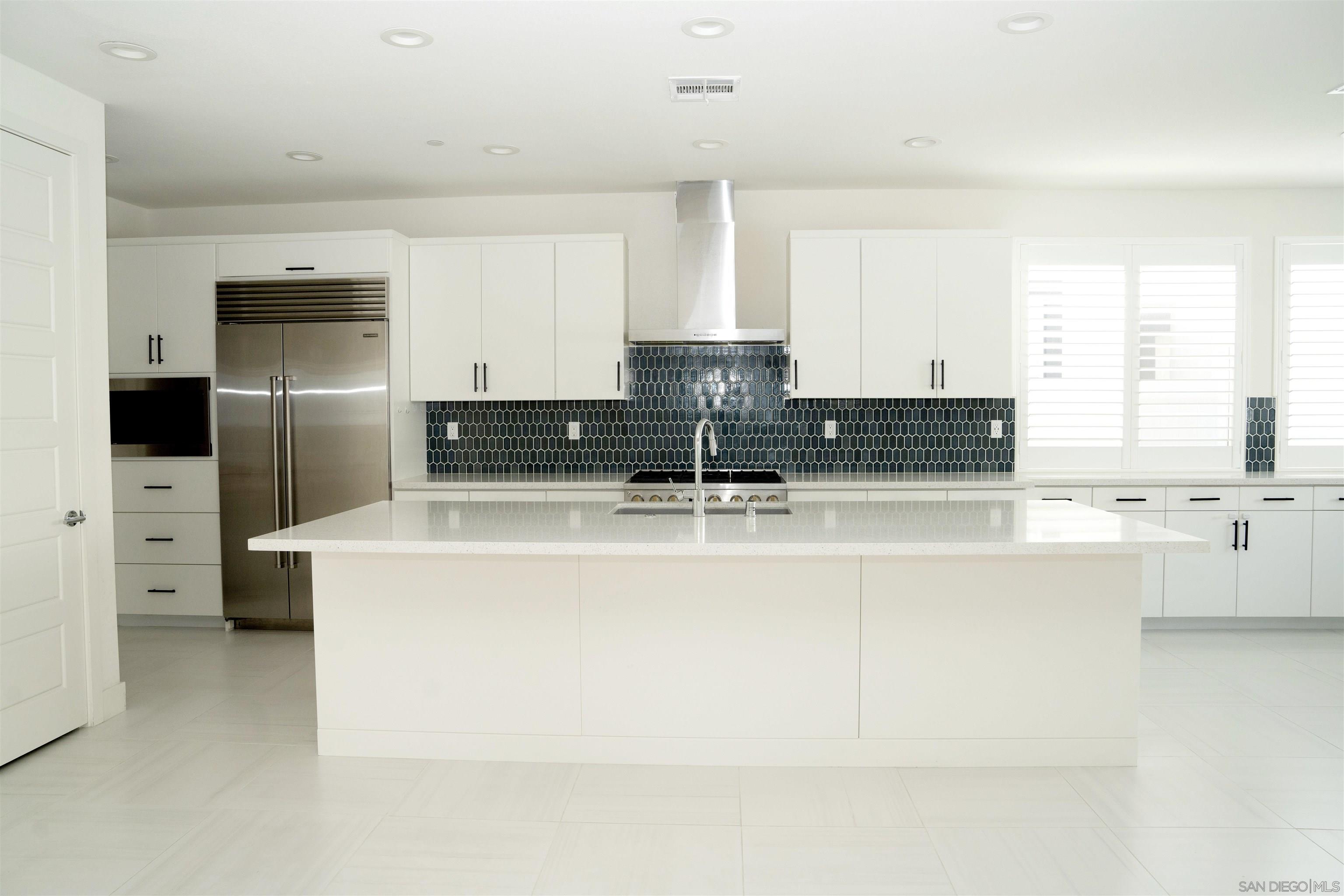 Detail Gallery Image 2 of 19 For 10662  Senna Way, San Diego,  CA 92126 - 4 Beds | 3 Baths