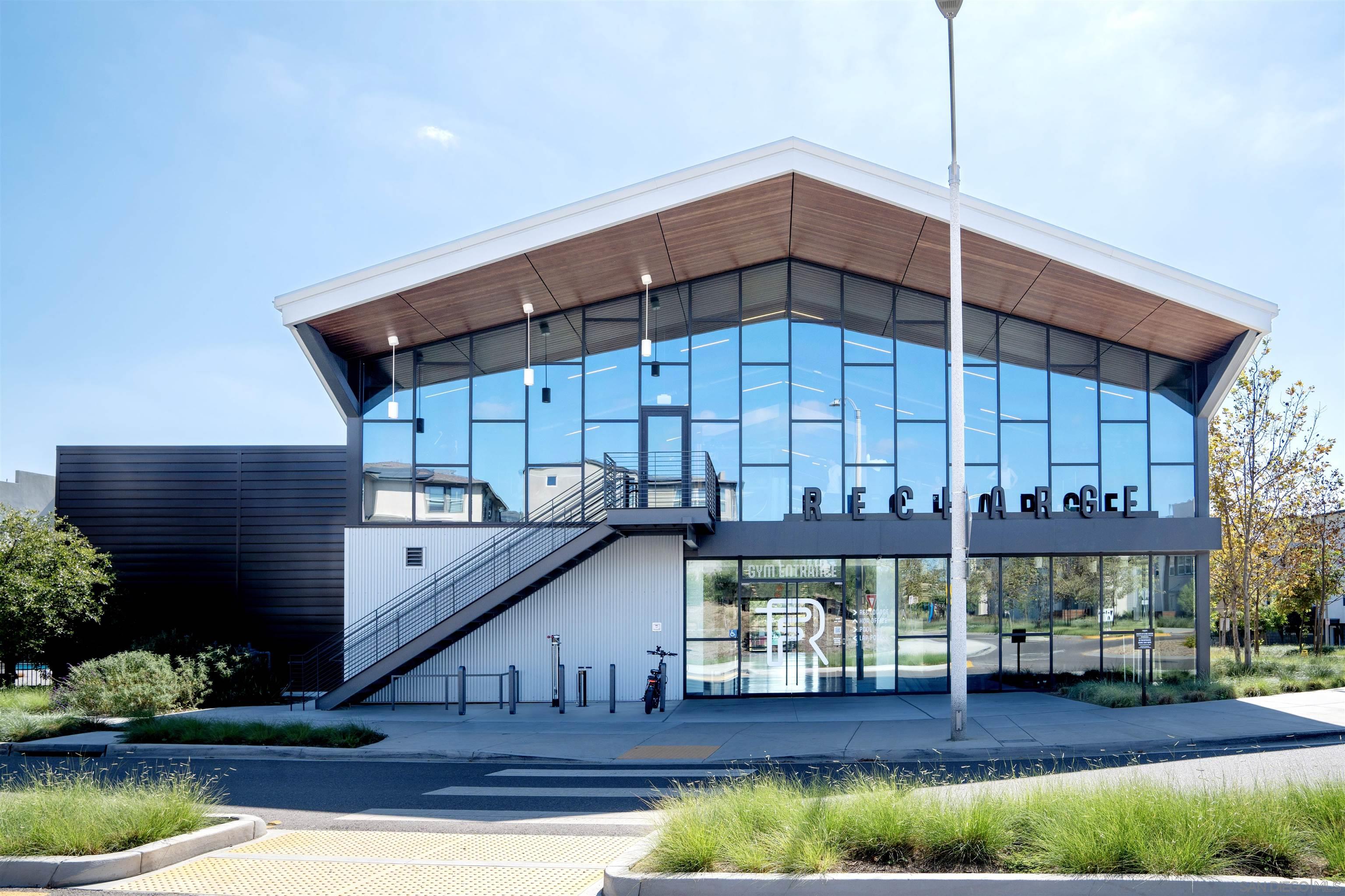 Detail Gallery Image 11 of 19 For 10662  Senna Way, San Diego,  CA 92126 - 4 Beds | 3 Baths