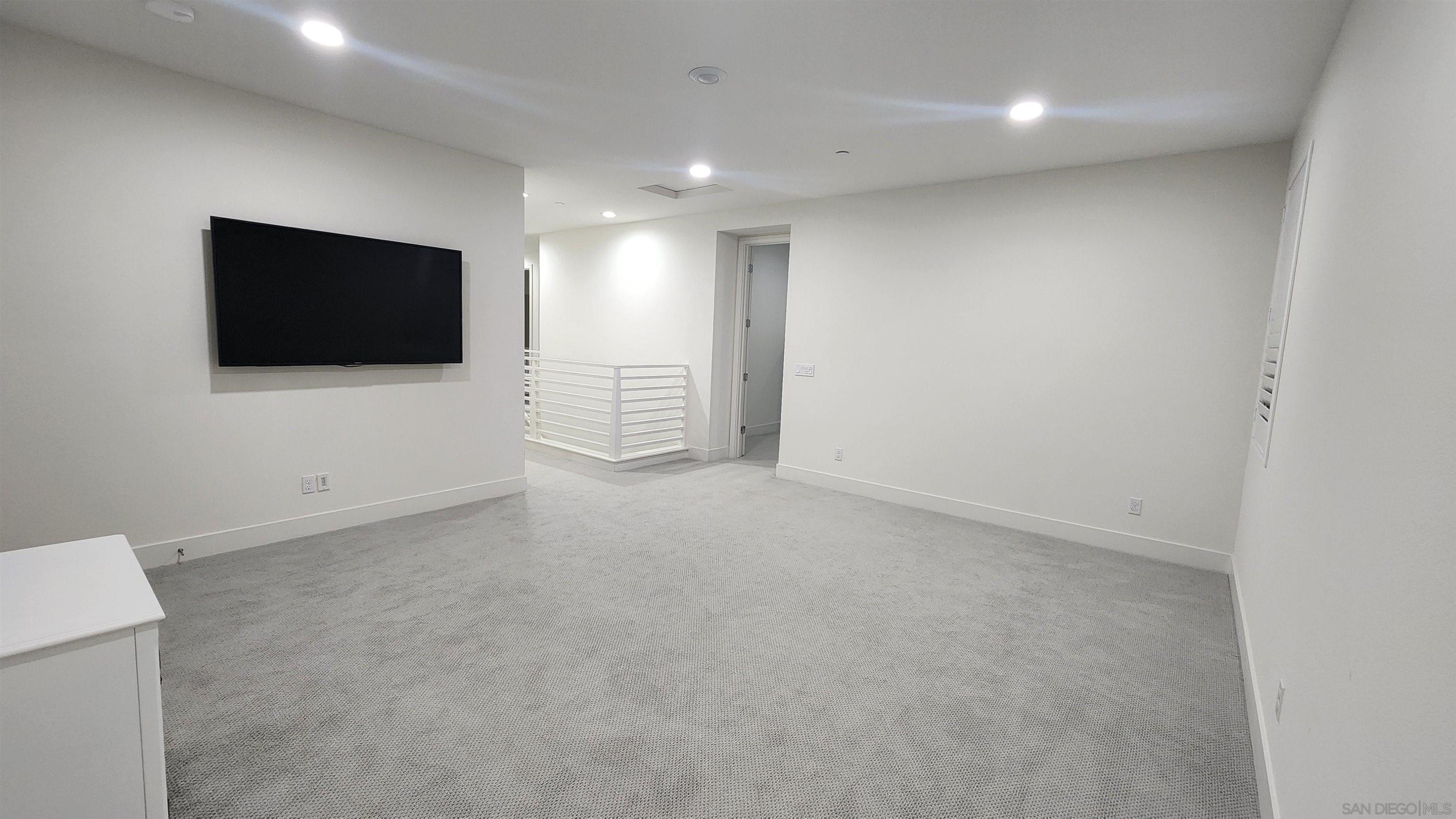 Detail Gallery Image 17 of 19 For 10662  Senna Way, San Diego,  CA 92126 - 4 Beds | 3 Baths