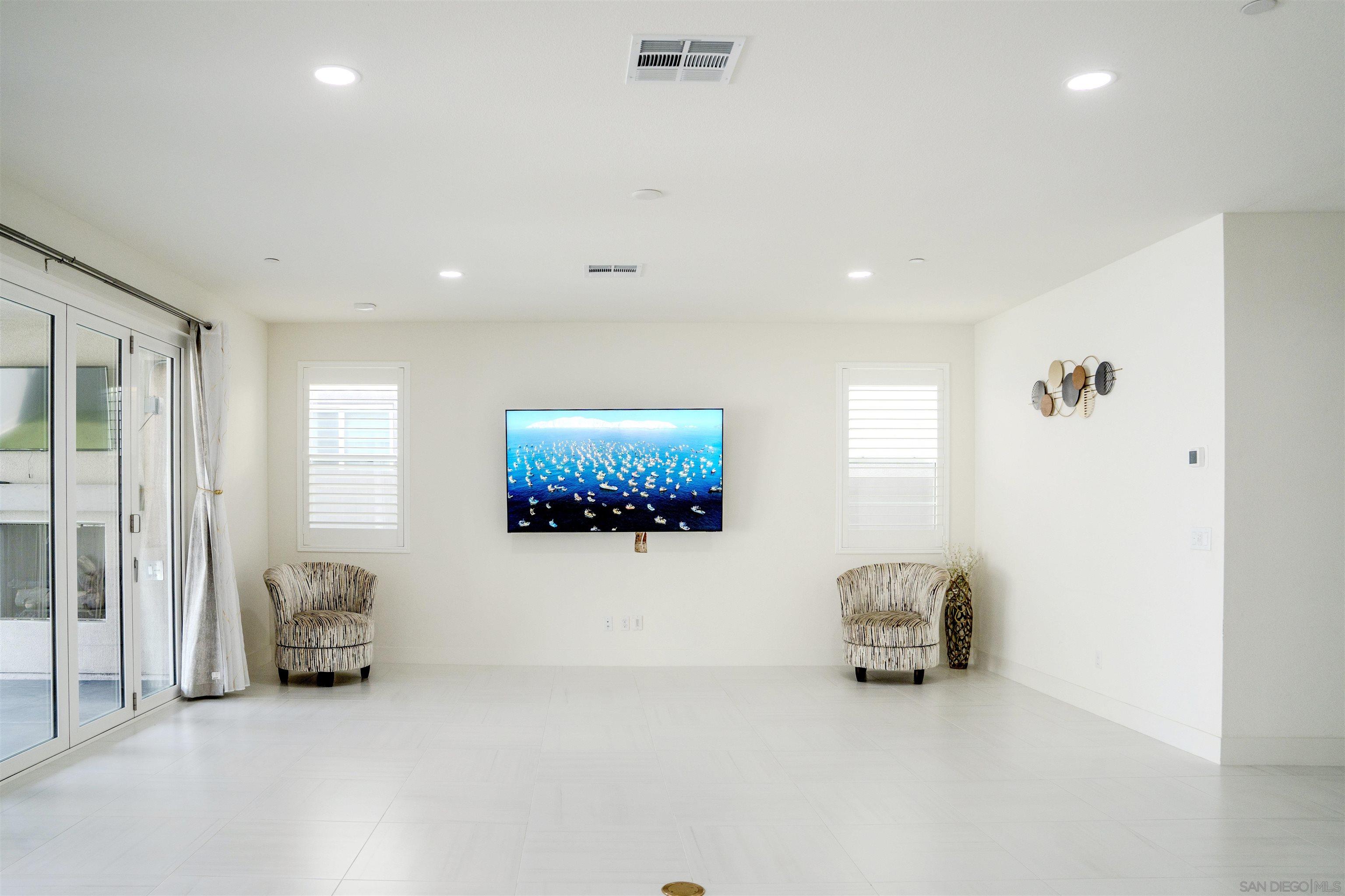 Detail Gallery Image 3 of 19 For 10662  Senna Way, San Diego,  CA 92126 - 4 Beds | 3 Baths