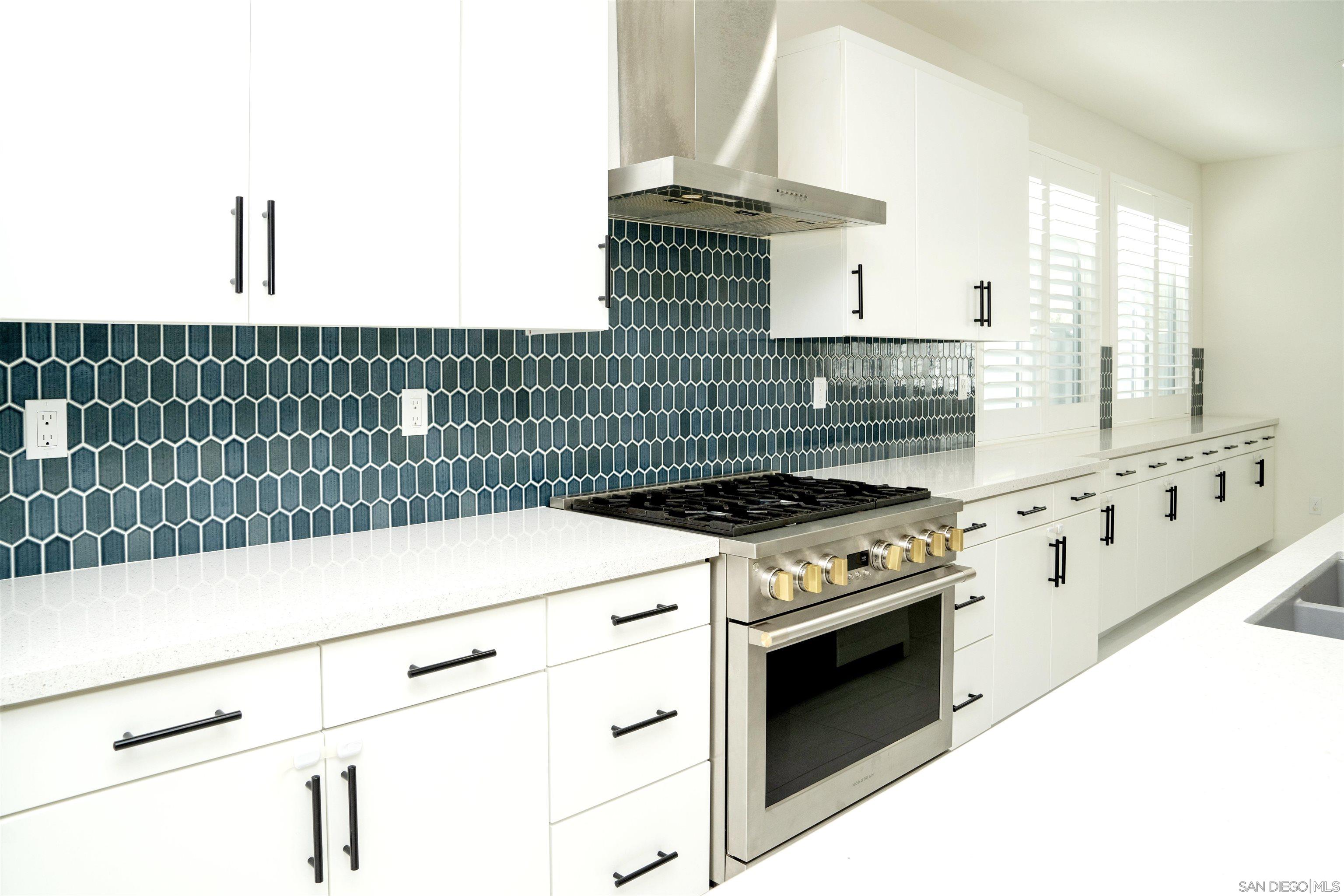 Detail Gallery Image 4 of 19 For 10662  Senna Way, San Diego,  CA 92126 - 4 Beds | 3 Baths