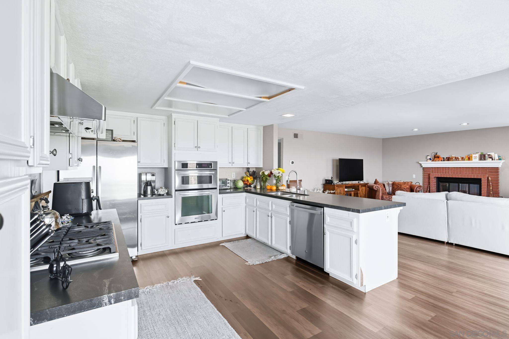 Detail Gallery Image 11 of 24 For 363  Surrey Dr, Bonita,  CA 91902 - 5 Beds | 3/1 Baths