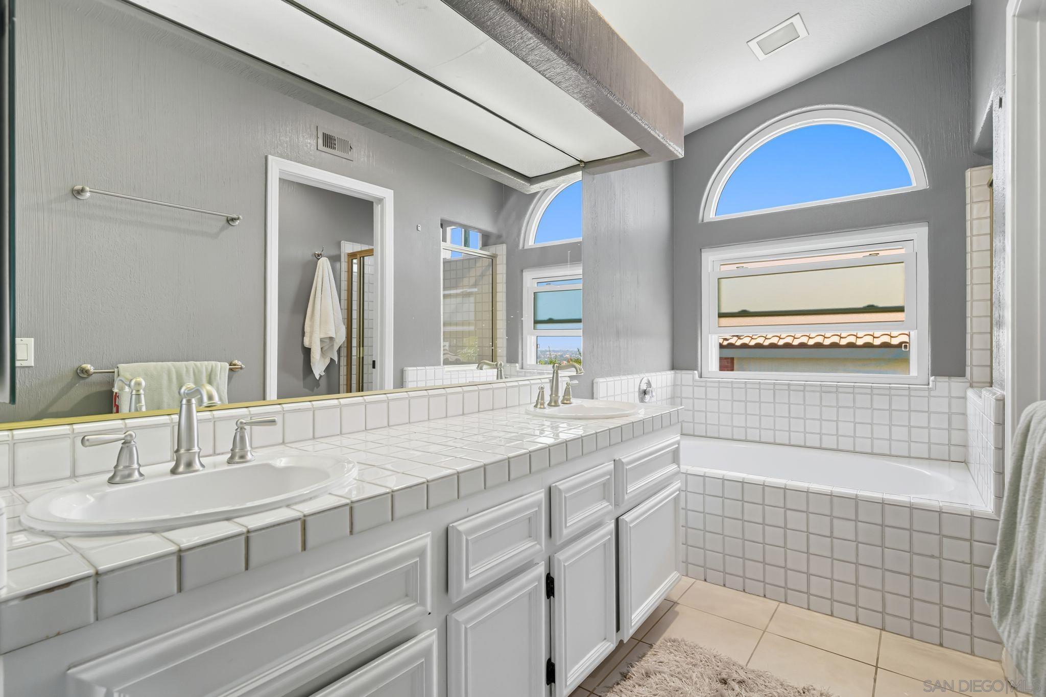 Detail Gallery Image 17 of 24 For 363  Surrey Dr, Bonita,  CA 91902 - 5 Beds | 3/1 Baths