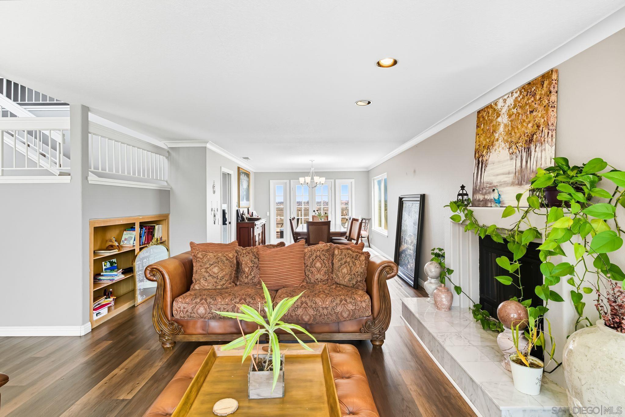 Detail Gallery Image 6 of 24 For 363  Surrey Dr, Bonita,  CA 91902 - 5 Beds | 3/1 Baths