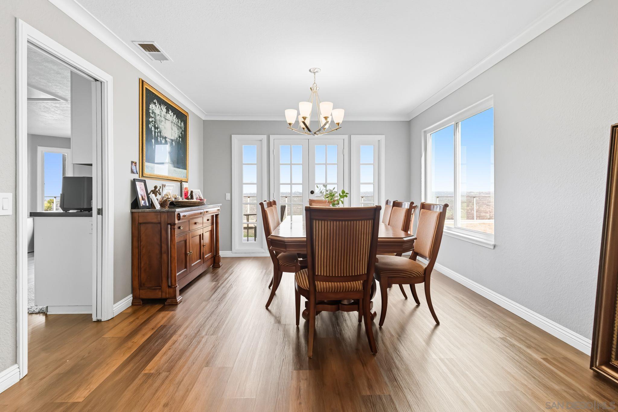 Detail Gallery Image 9 of 24 For 363  Surrey Dr, Bonita,  CA 91902 - 5 Beds | 3/1 Baths