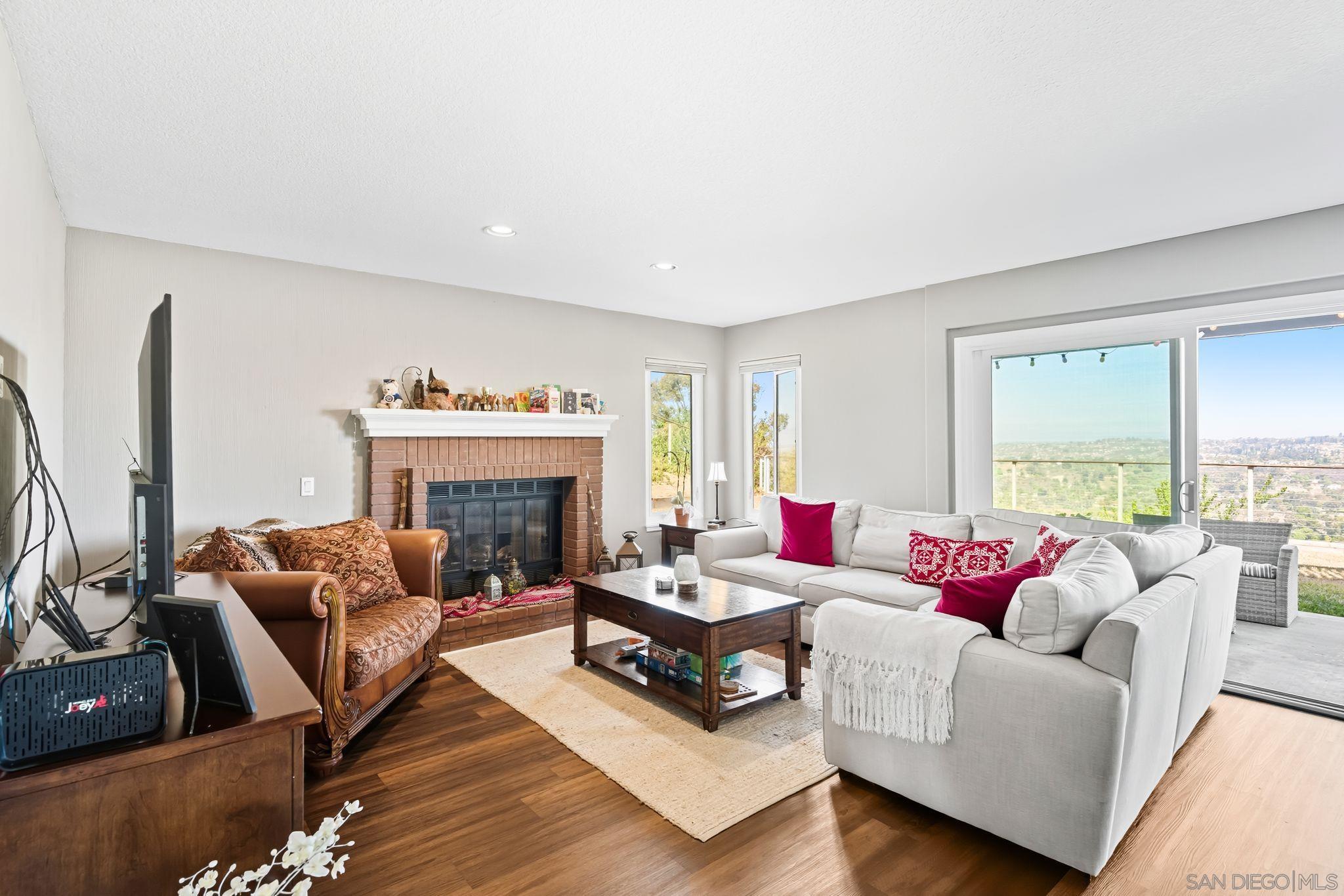 Detail Gallery Image 10 of 24 For 363  Surrey Dr, Bonita,  CA 91902 - 5 Beds | 3/1 Baths