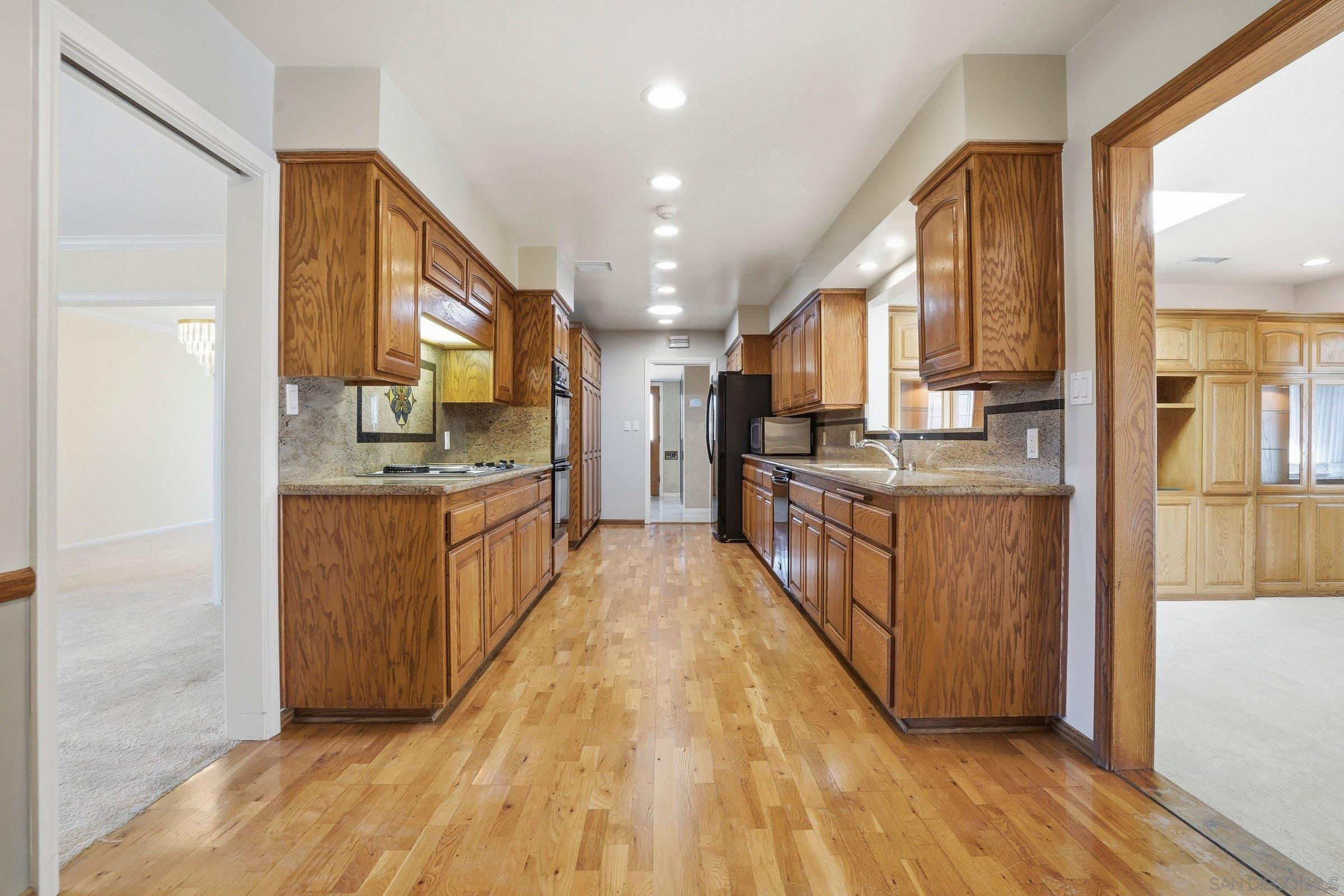 Detail Gallery Image 15 of 40 For 6110  Romany Dr, San Diego,  CA 92120 - 3 Beds | 3 Baths