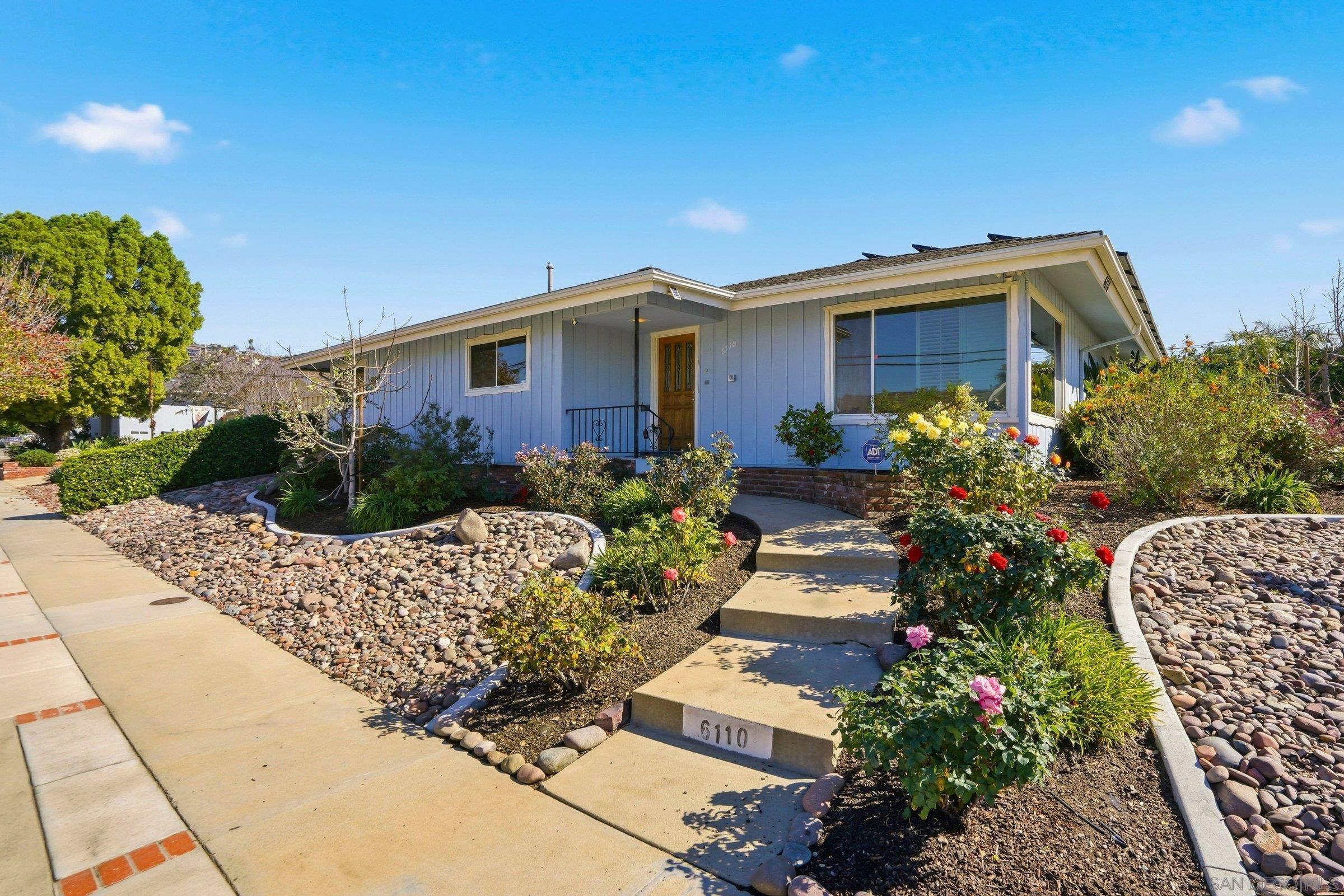 Detail Gallery Image 3 of 40 For 6110  Romany Dr, San Diego,  CA 92120 - 3 Beds | 3 Baths