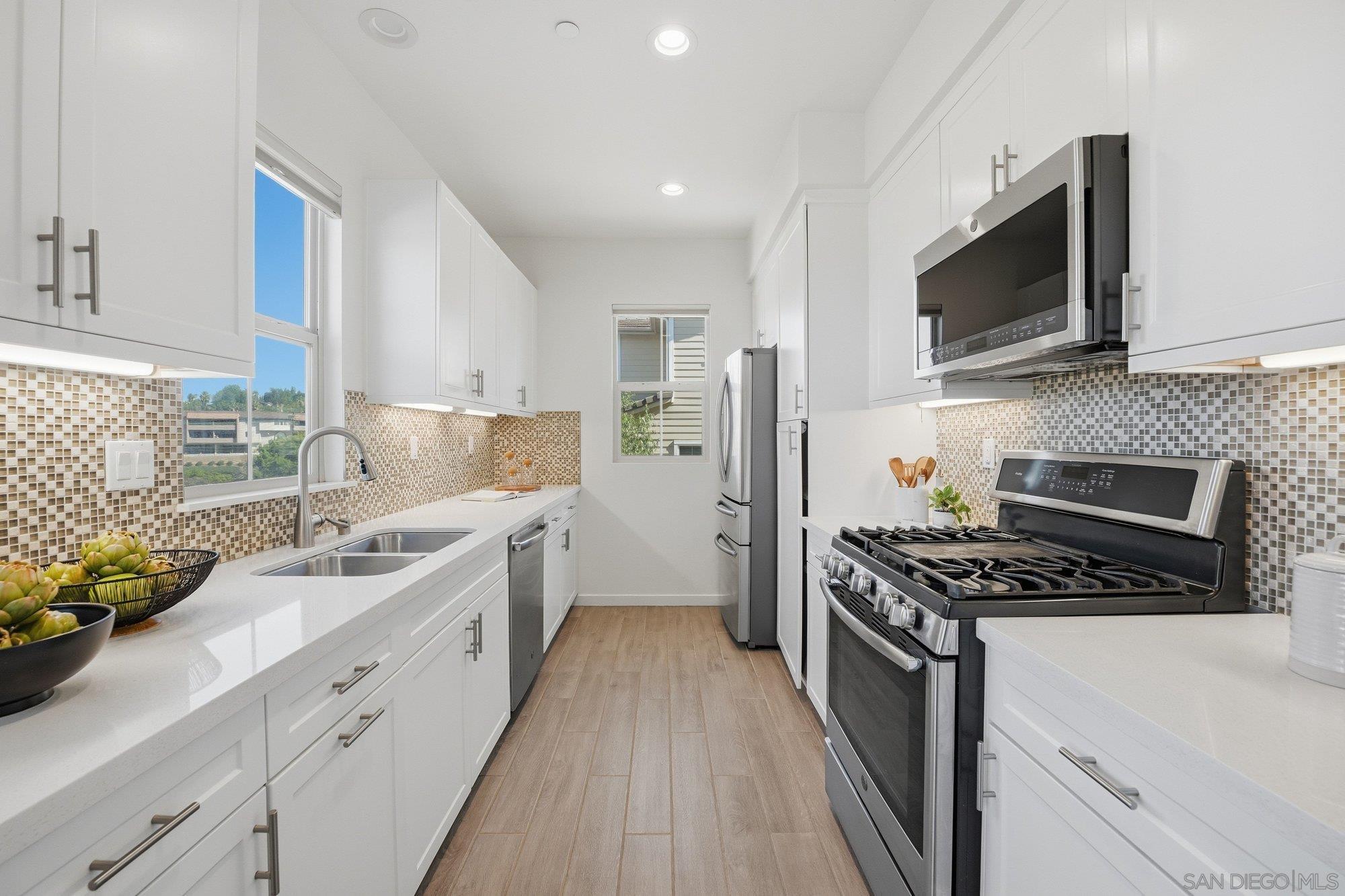 Detail Gallery Image 8 of 27 For 4416  Palm Ave  #12,  La Mesa,  CA 91941 - 3 Beds | 3 Baths