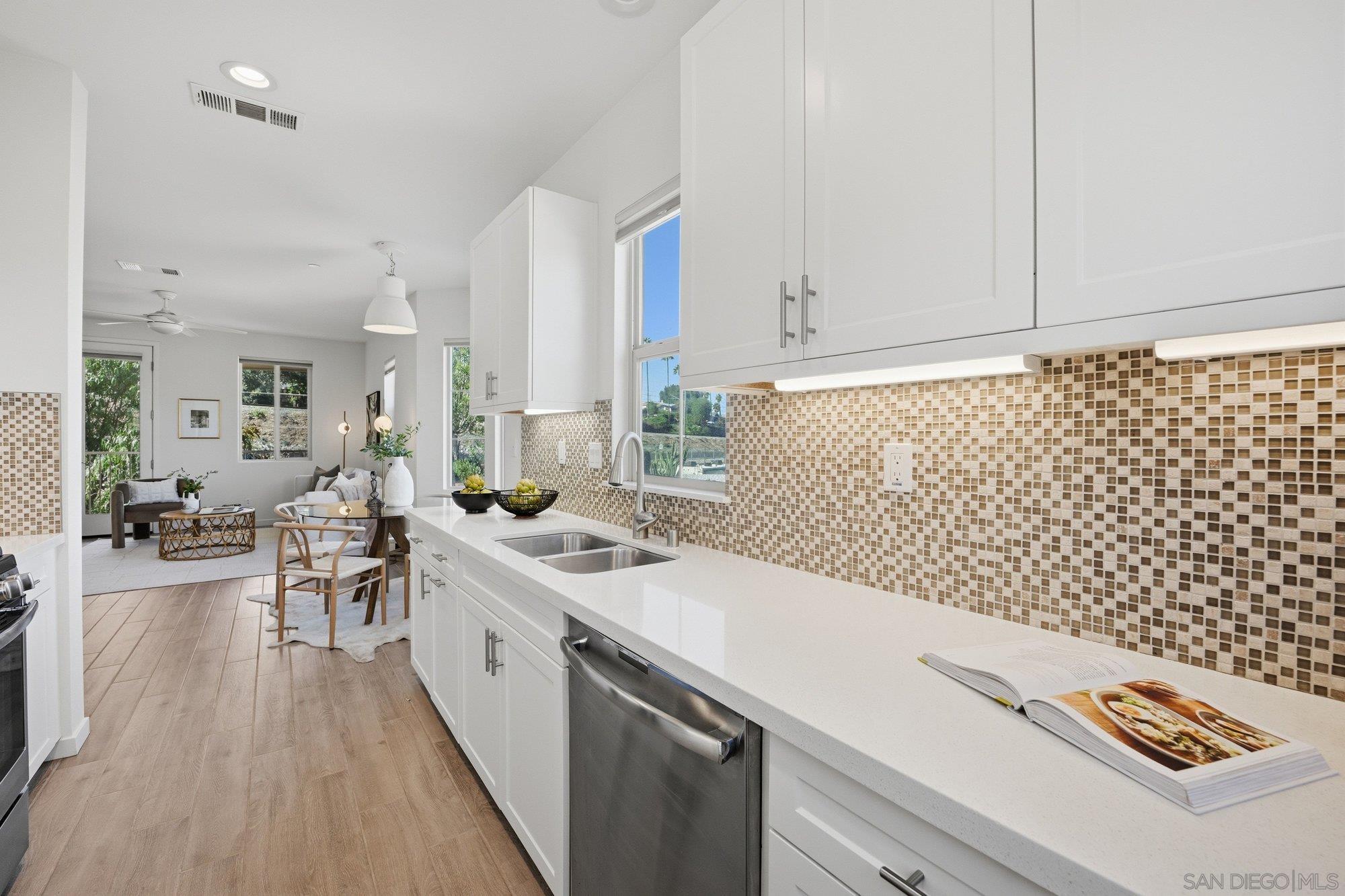 Detail Gallery Image 9 of 27 For 4416  Palm Ave  #12,  La Mesa,  CA 91941 - 3 Beds | 3 Baths