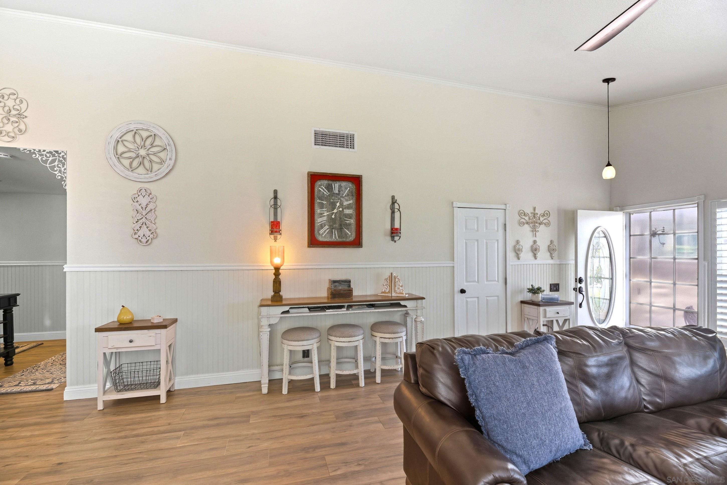 Detail Gallery Image 3 of 33 For 2121  Emberwood Way, Escondido,  CA 92029 - 3 Beds | 2 Baths