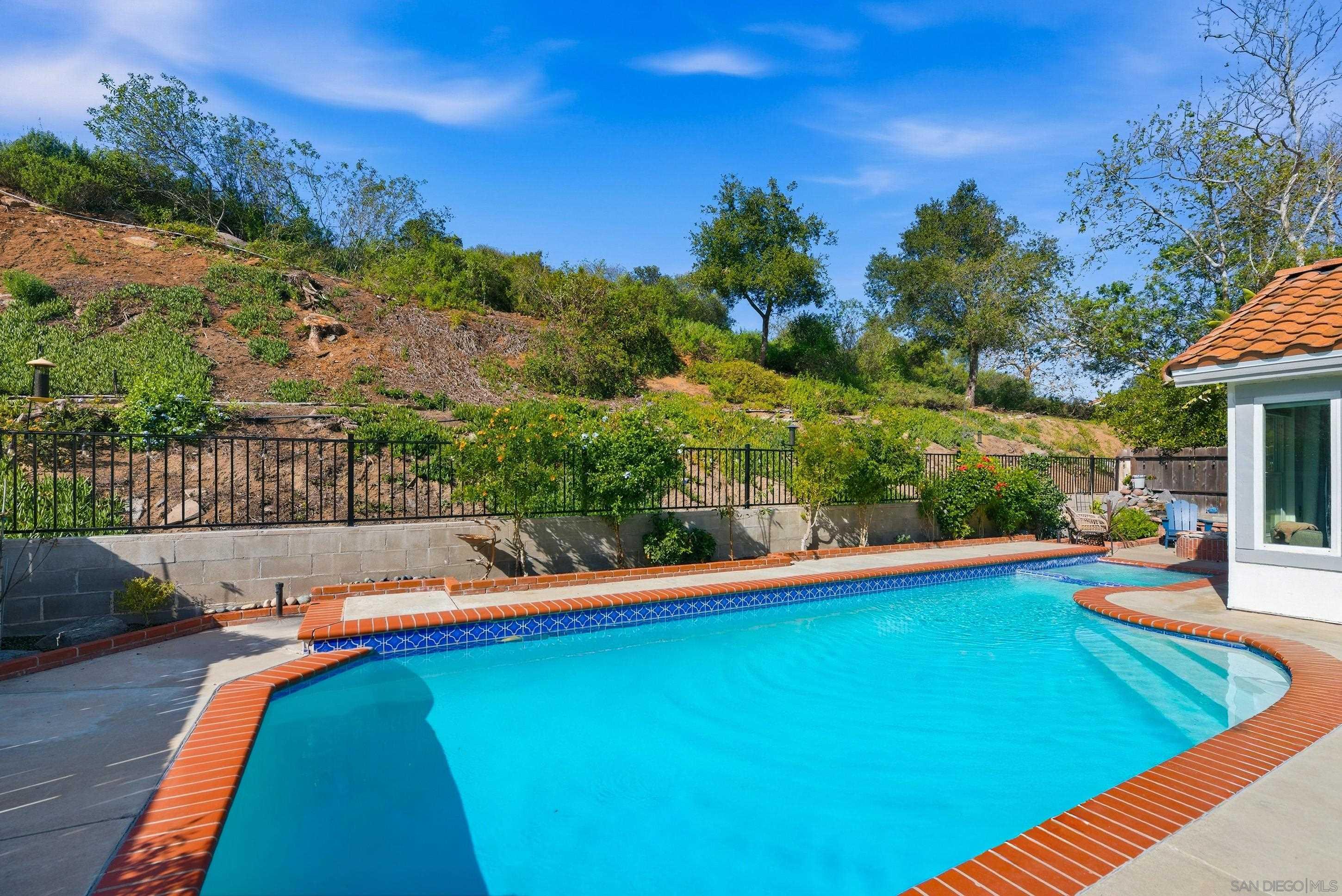 Detail Gallery Image 21 of 33 For 2121  Emberwood Way, Escondido,  CA 92029 - 3 Beds | 2 Baths