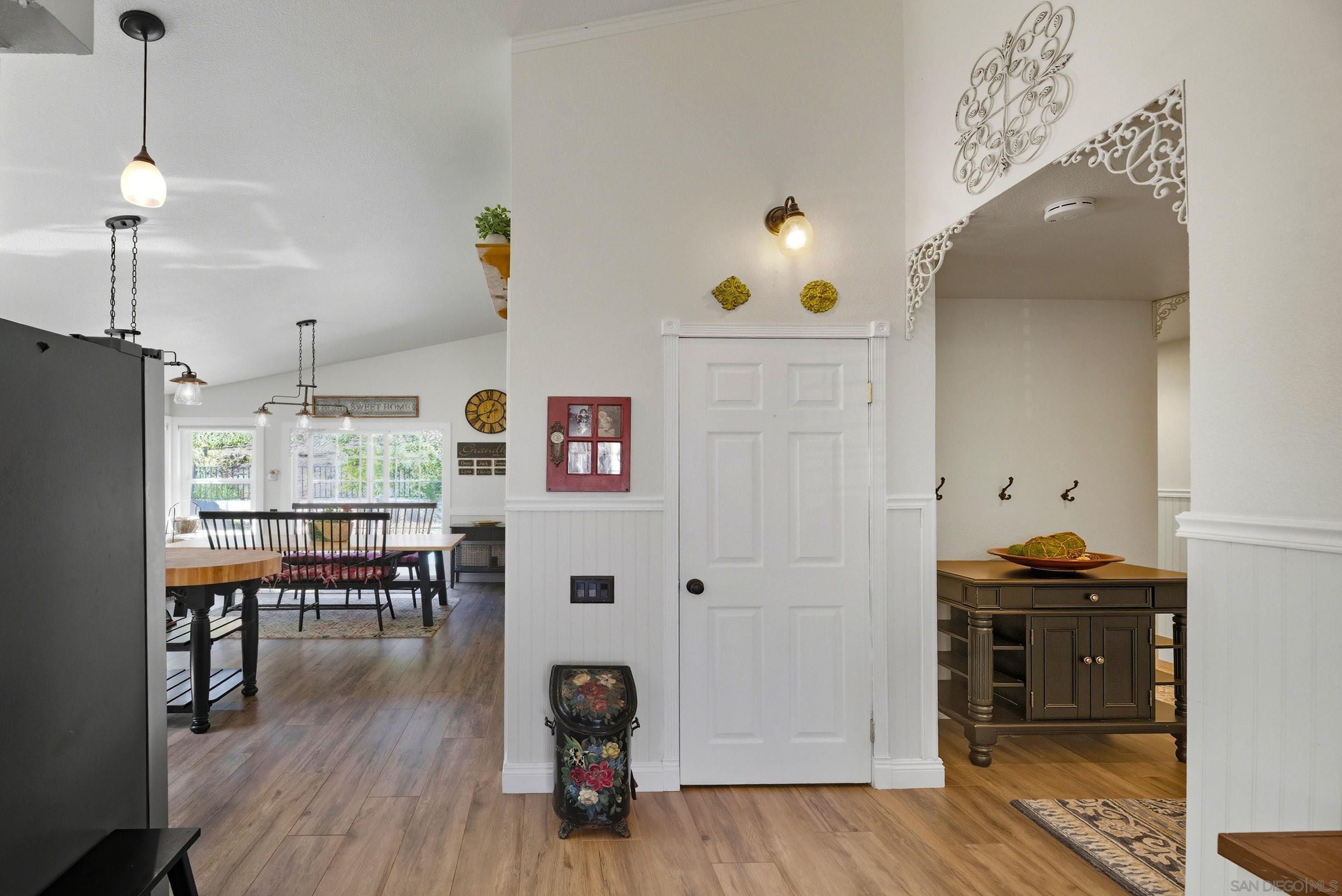 Detail Gallery Image 6 of 33 For 2121  Emberwood Way, Escondido,  CA 92029 - 3 Beds | 2 Baths